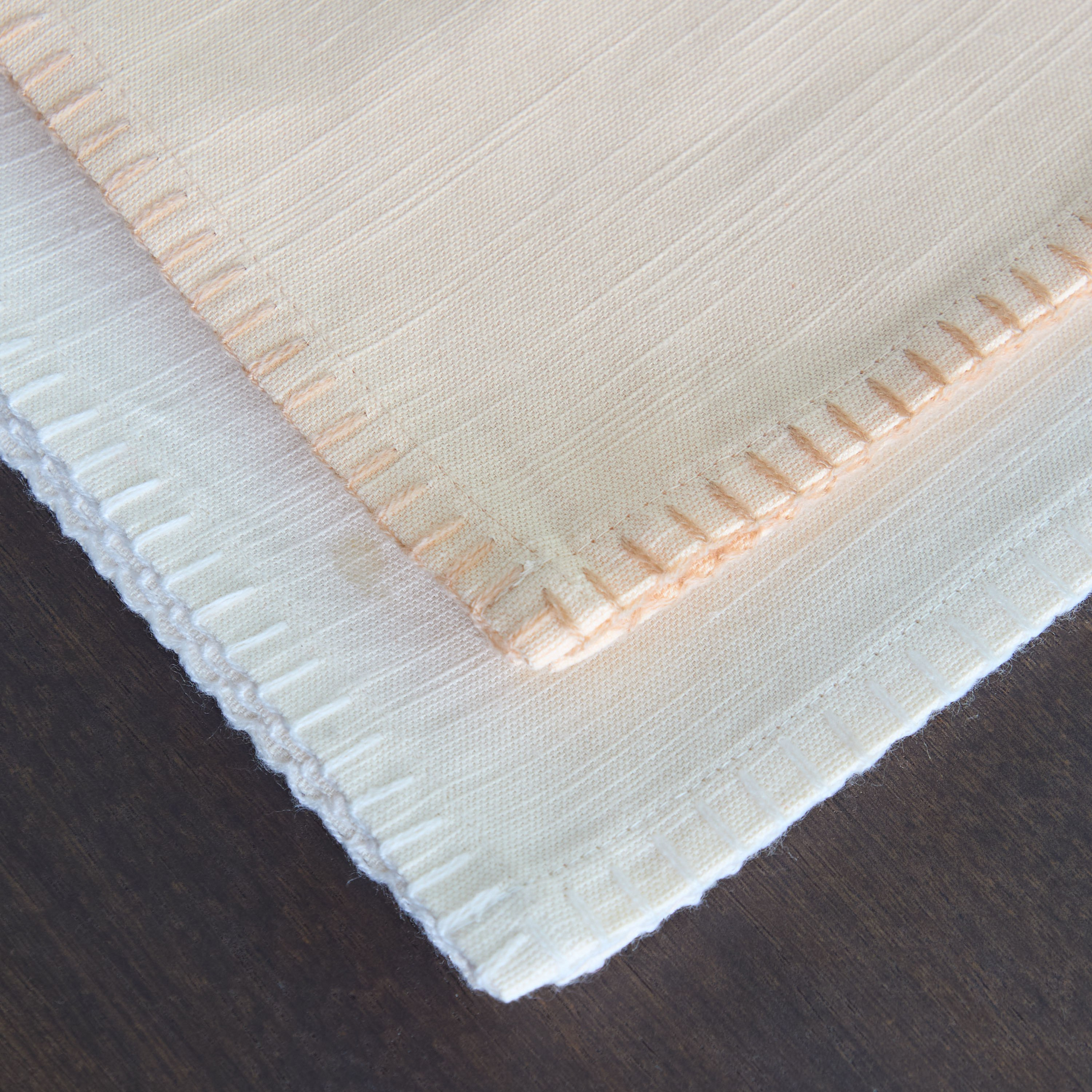 طقم مناديل 4 قطع مع حلقات أويسس من صحارى - 40x40 سم-hbxdecorandfurnishings-homefurnishings-tablelinens-image-4