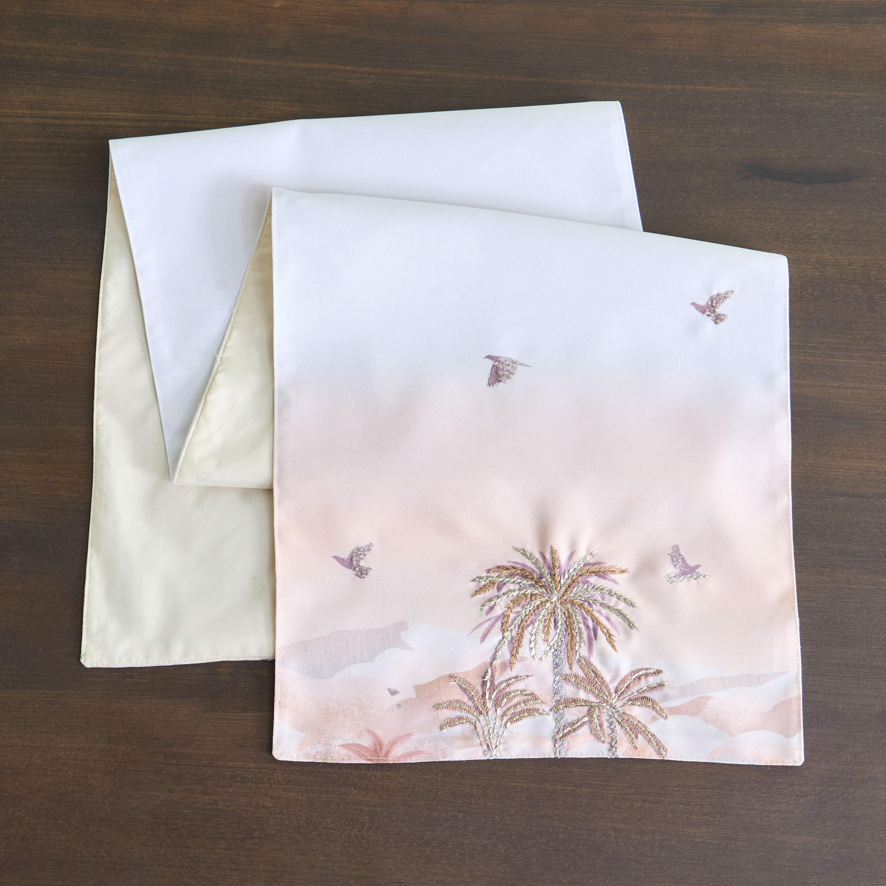 مفرش طاولة بتصميم واحة من صحارا - 33x120 سم-hbxdecorandfurnishings-homefurnishings-tablelinens-image-3