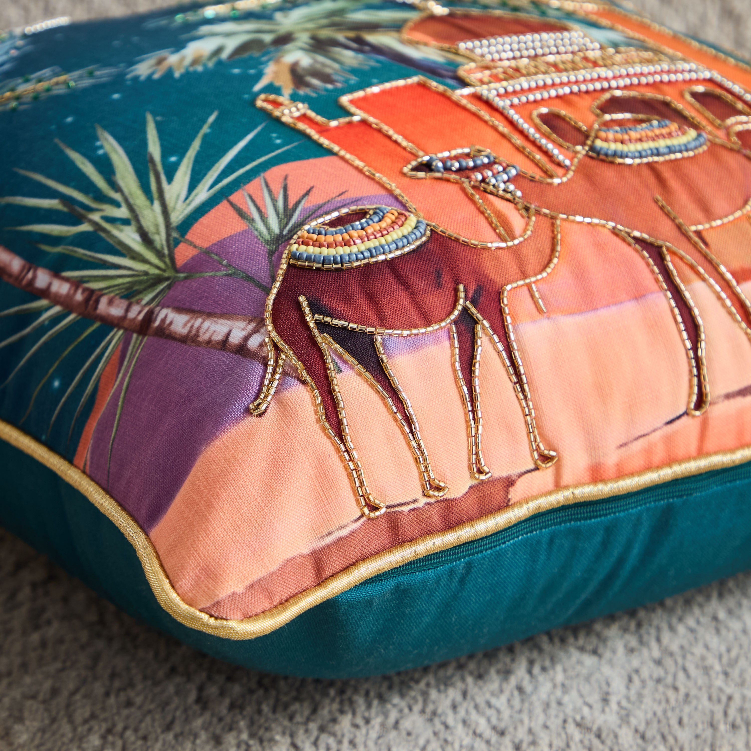 وسادة محشوة بتصميم جمل من أرابيان نايت - ‎45×45 سم‎-hbxhomeware-hbxbedroom-image-6