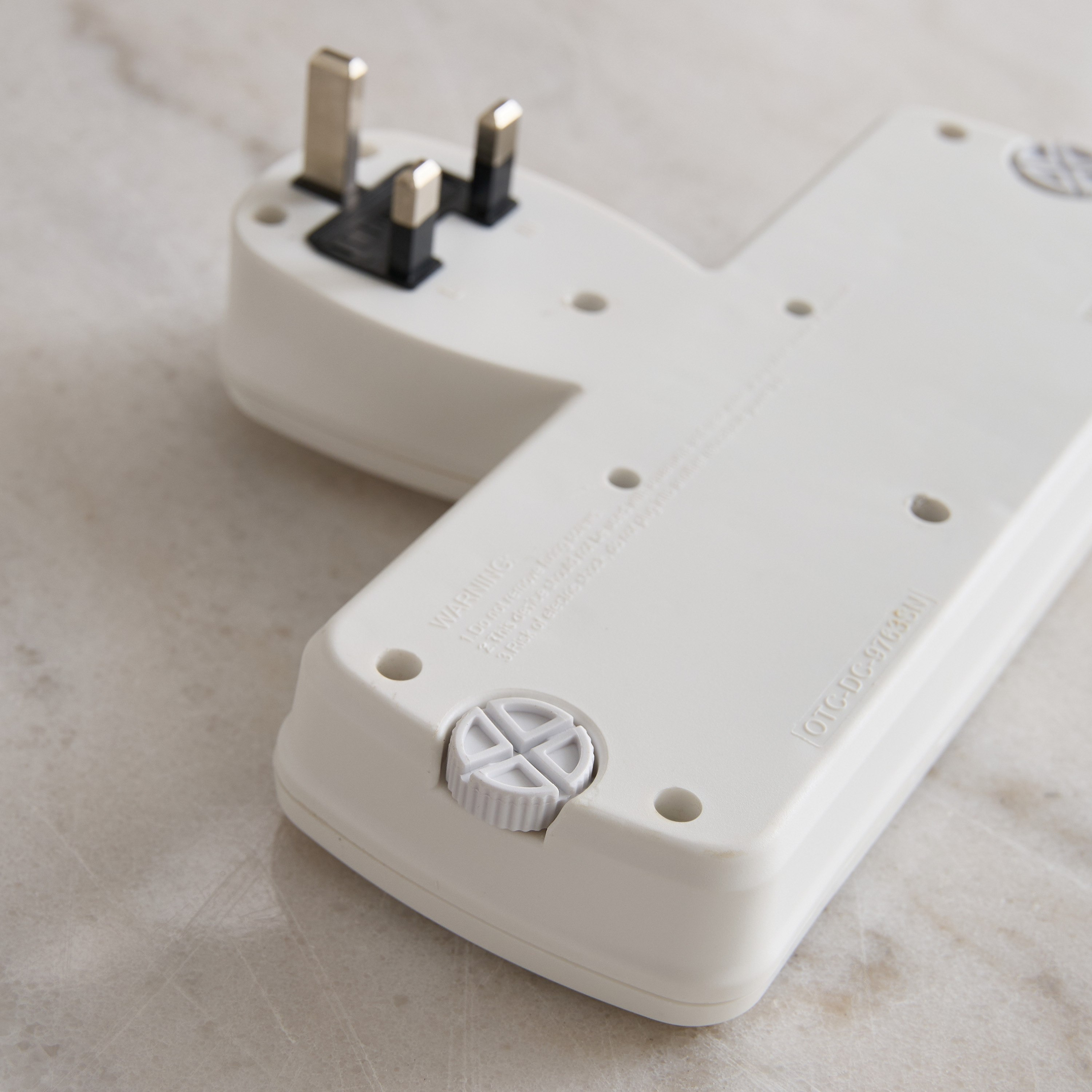 Oshtraco 2-Way Switch T-Socket with 2 USB-A Ports-hbxbedroom-lighting-lightingaccessories-image-4