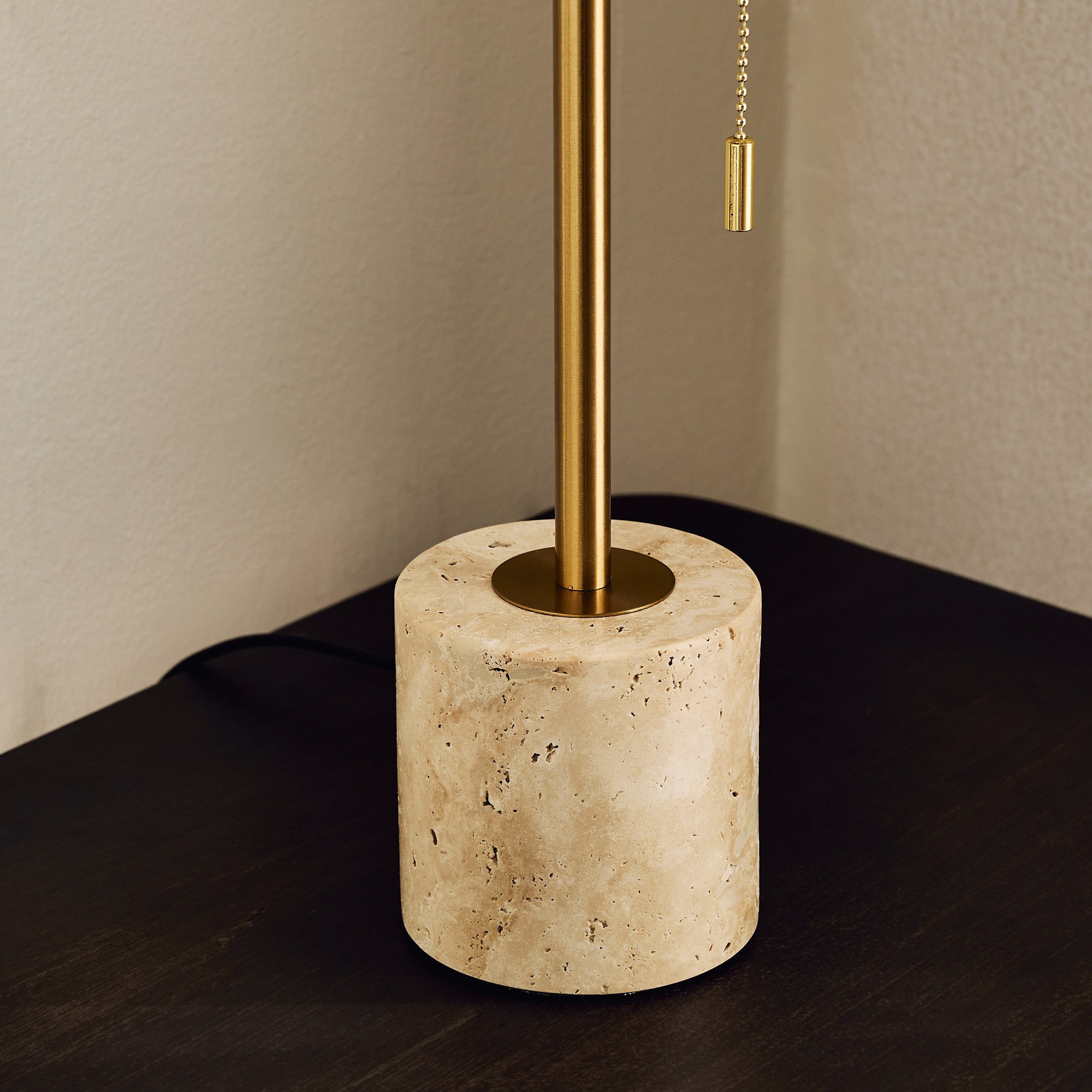 مصباح طاولة من الترافرتين والمعدن بغطاء بكسرات وسلسلة سحب من زيستون – 62 سم-hbxlivingroom-lighting-tablelamps-image-5