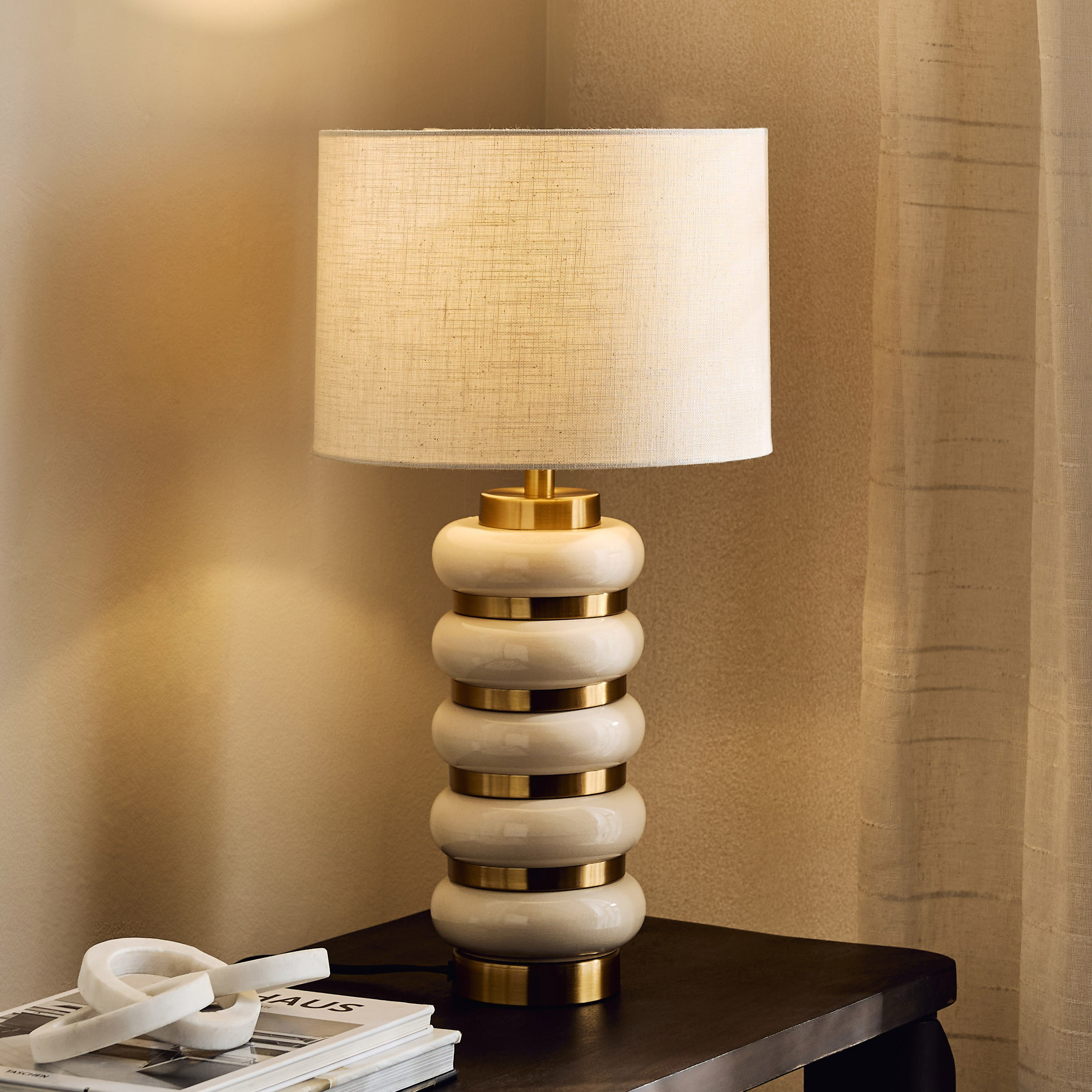 مصباح طاولة معدن وسيراميك بغطاء كتان من زيستون - 52 سم-hbxlivingroom-lighting-tablelamps-image-6