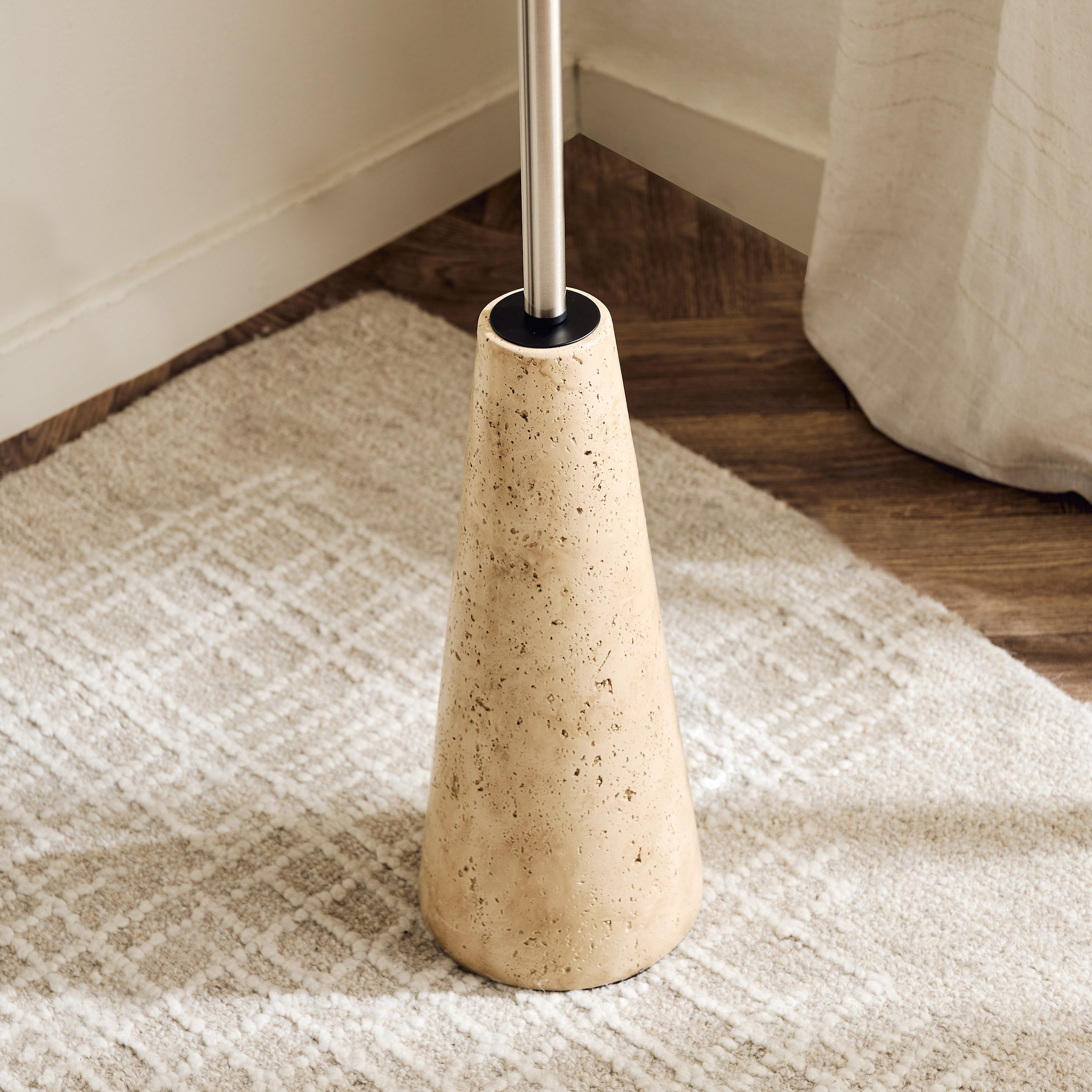 مصباح أرضية من المعدن والبوليريسين بغطاء بطيّات من زيستون - 151 سم-hbxhomeware-hbxdecorandfurnishings-image-4