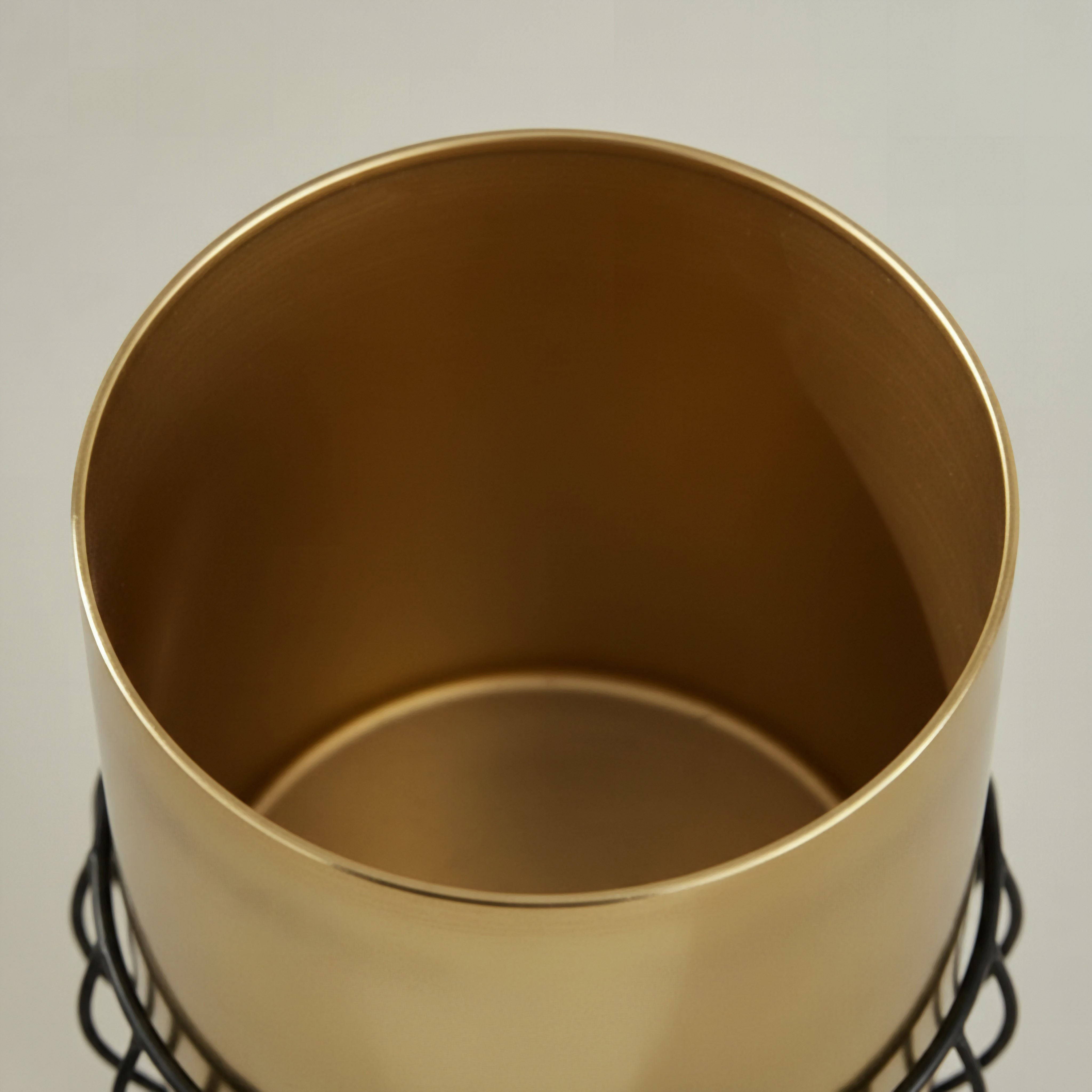 Vista-Ace Premium Metal Planter Stand- 16x33 cm-hbxhomeware-hbxdecorandfurnishings-image-2