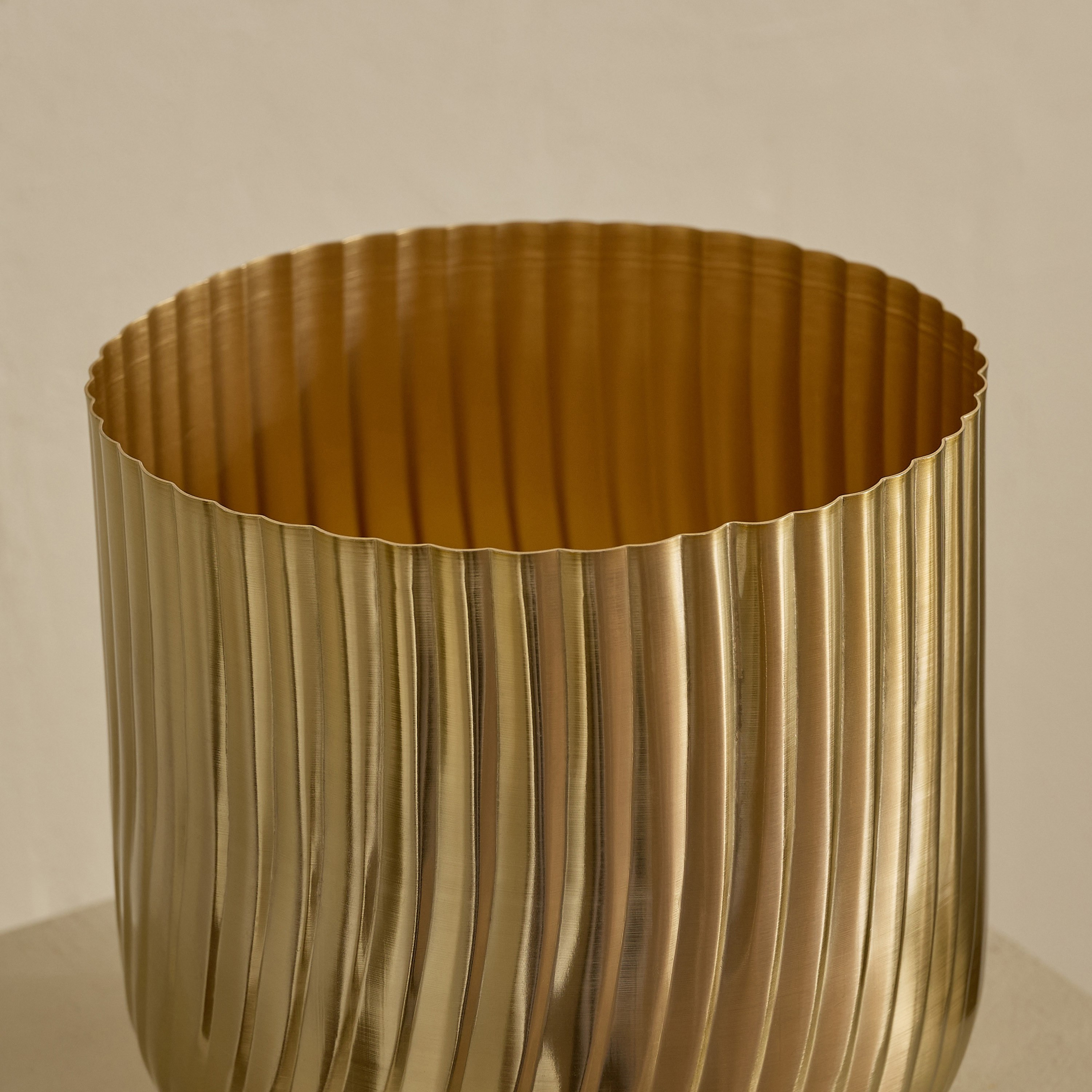 إناء زرع معدن فاخر من فيستا إيس – 19×19 سم-hbxhomeware-hbxdecorandfurnishings-image-7