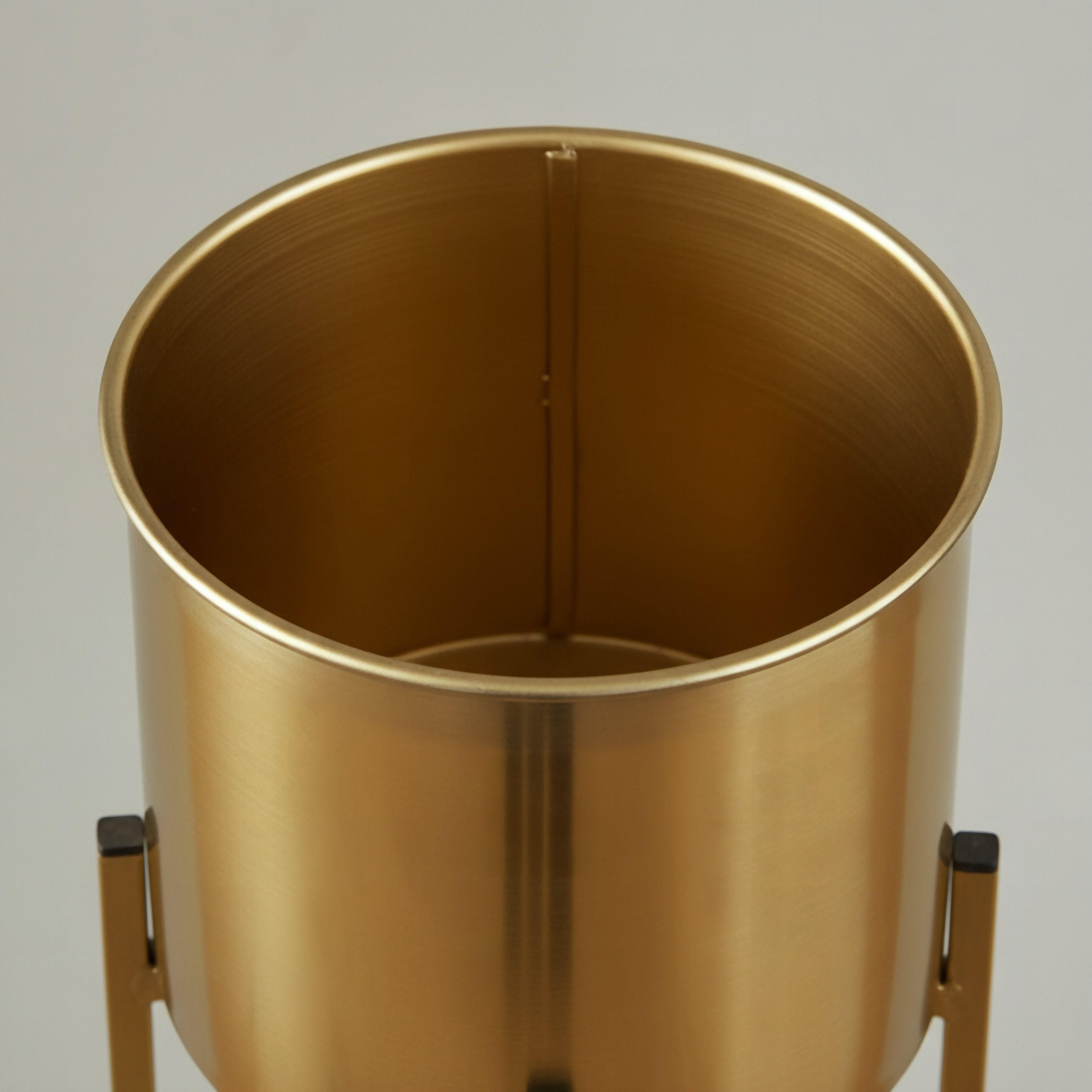 حامل إناء زرع معدني بريميوم طقم قطعتين من فيستا آيس-hbxhomeware-hbxdecorandfurnishings-image-2