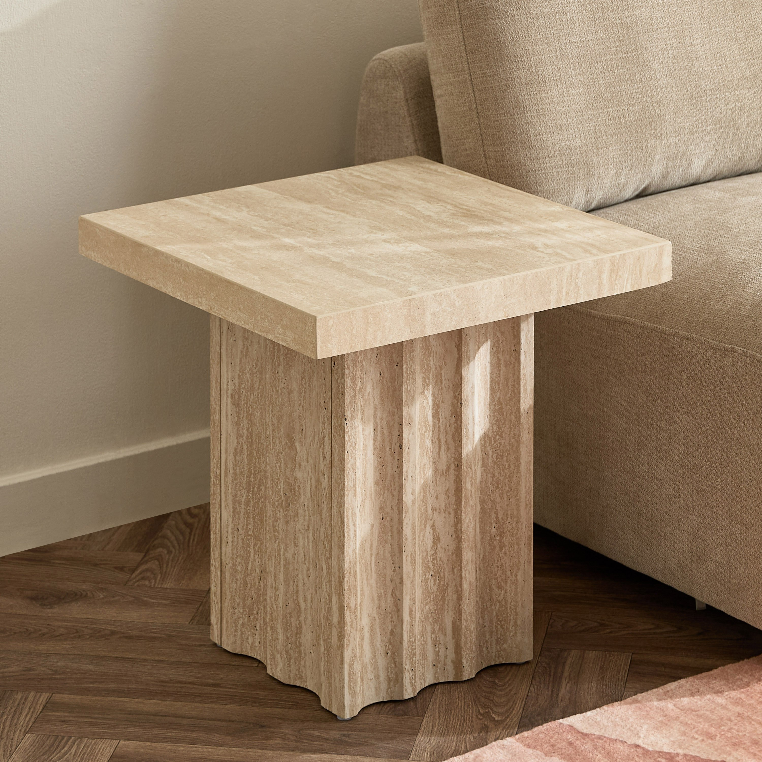 طاولة جانبية بسطح حجري ملبّد من إسكالوب-hbxfurniture-livingroom-endtables-image-2