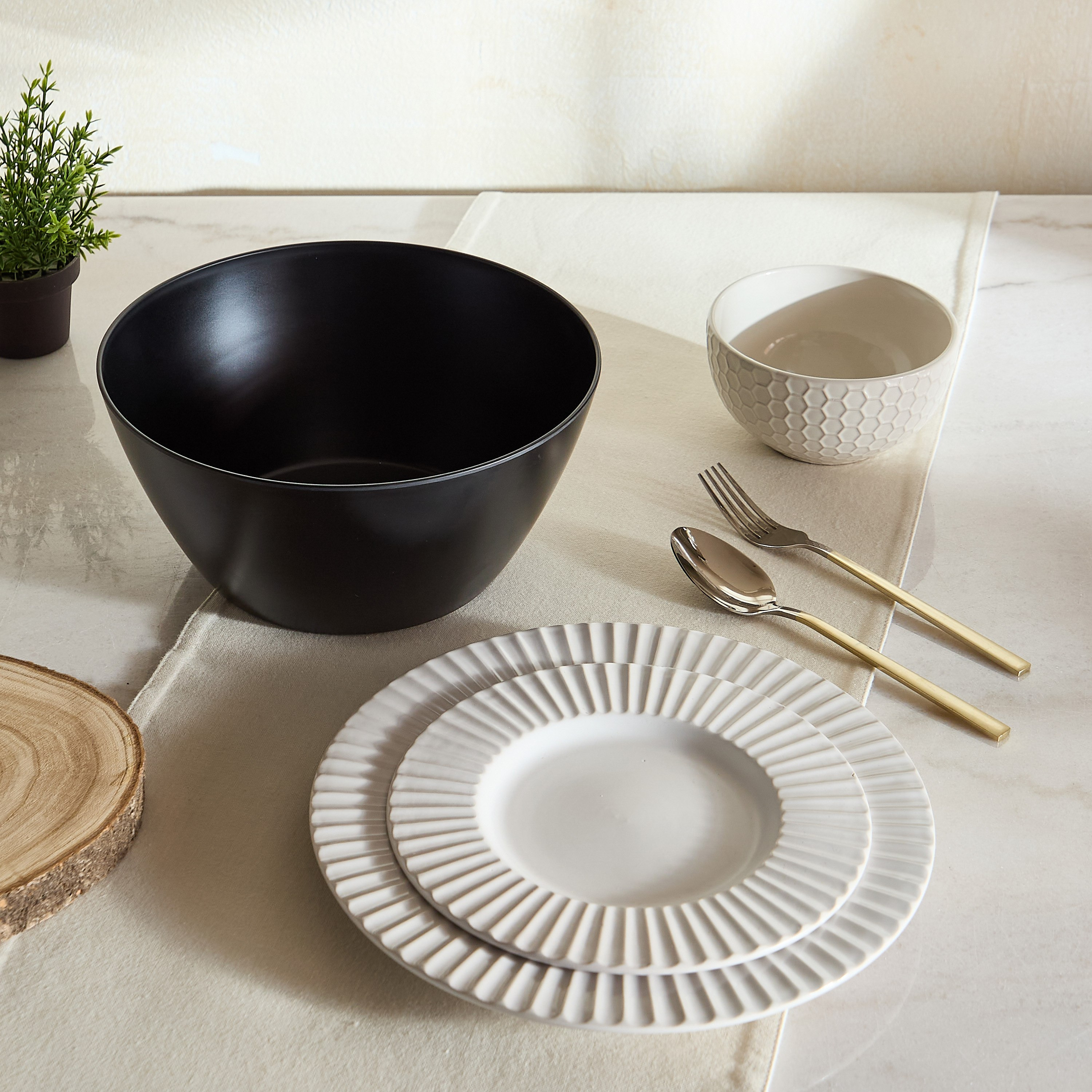 Classic Large Serving Bowl - 25 cm-hbxdecorandfurnishings-tabletop-crockery-image-4