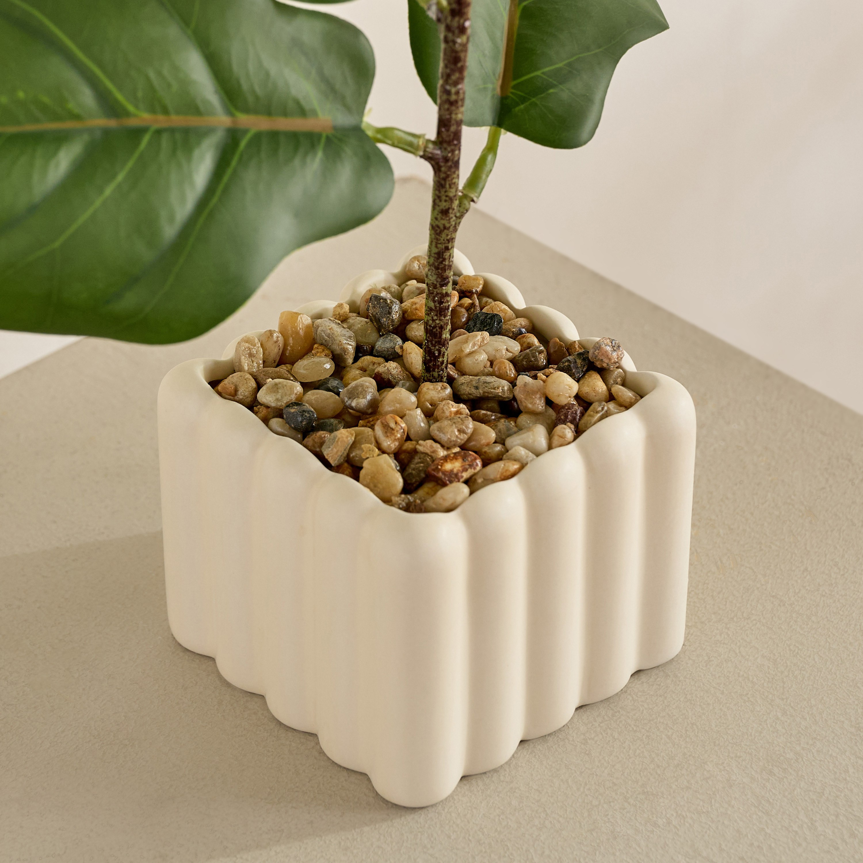 نبتة التين الصناعية في إناء سيراميك من إيفرجرين - 45 سم-hbxdecorandfurnishings-homeaccessories-artificialflowersandplants-image-2