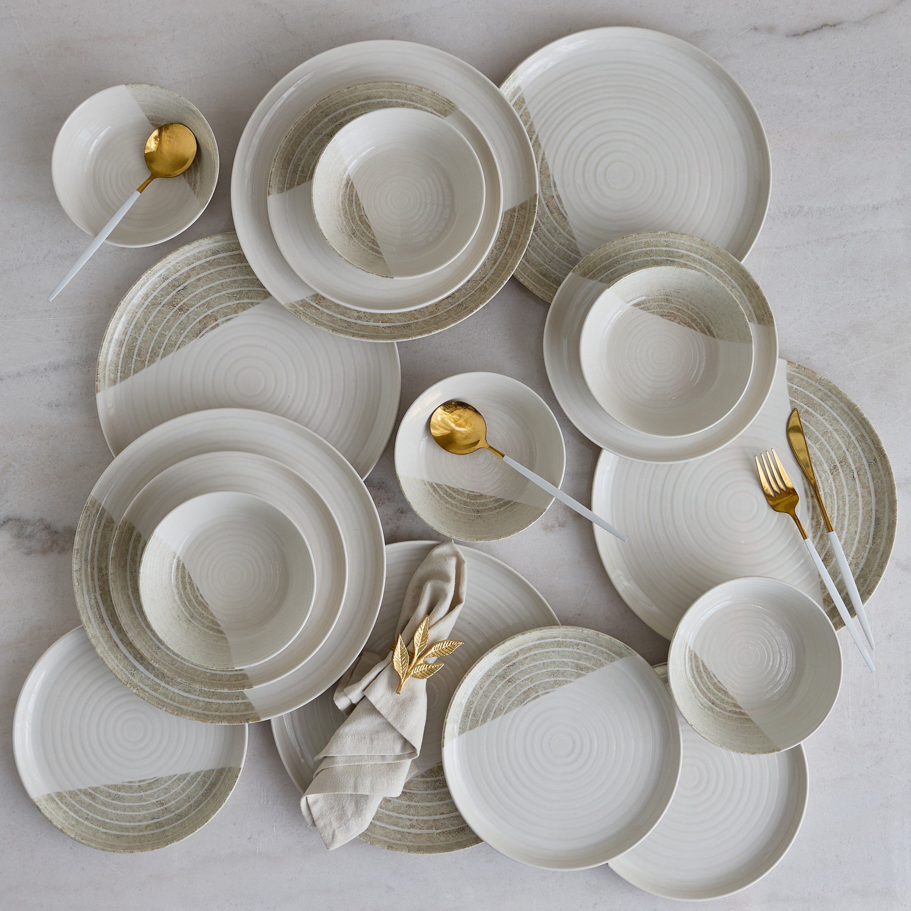 طقم عشاء 18 قطعة بتصميم قوالب ملونة ولمعة عالية لـ6 أفراد من جلازيا-hbxdiningroom-tabletop-dinnersets-image-5