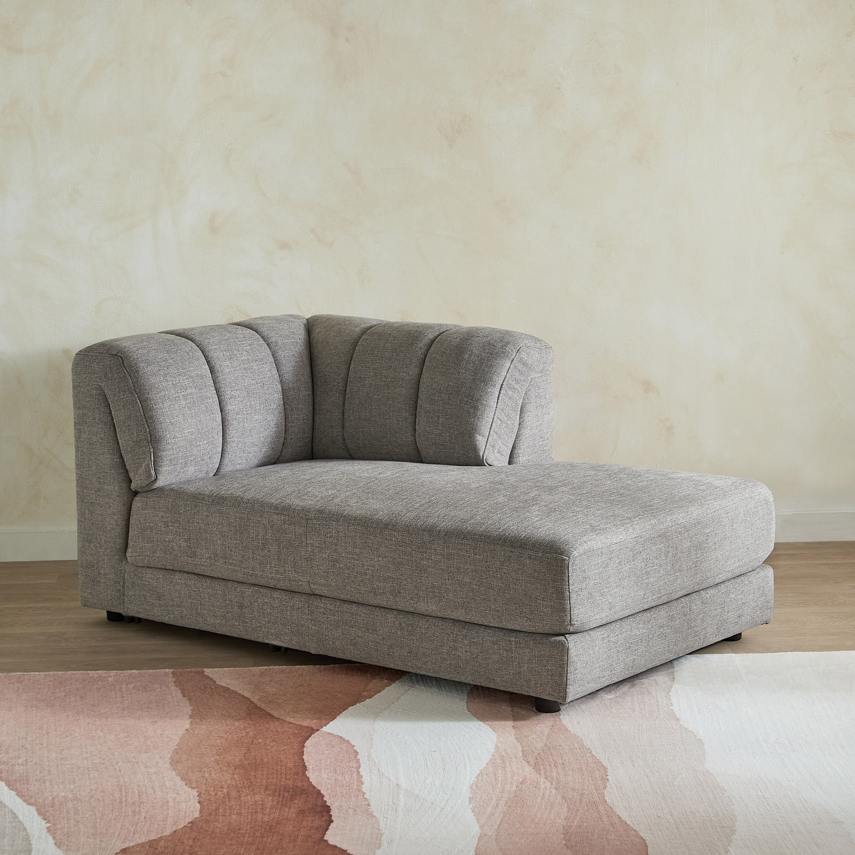 كرسي استرخاء قماش بذراع يمين من سكايف-hbxlivingroom-sofasandarmchairs-modularsofas-image-1