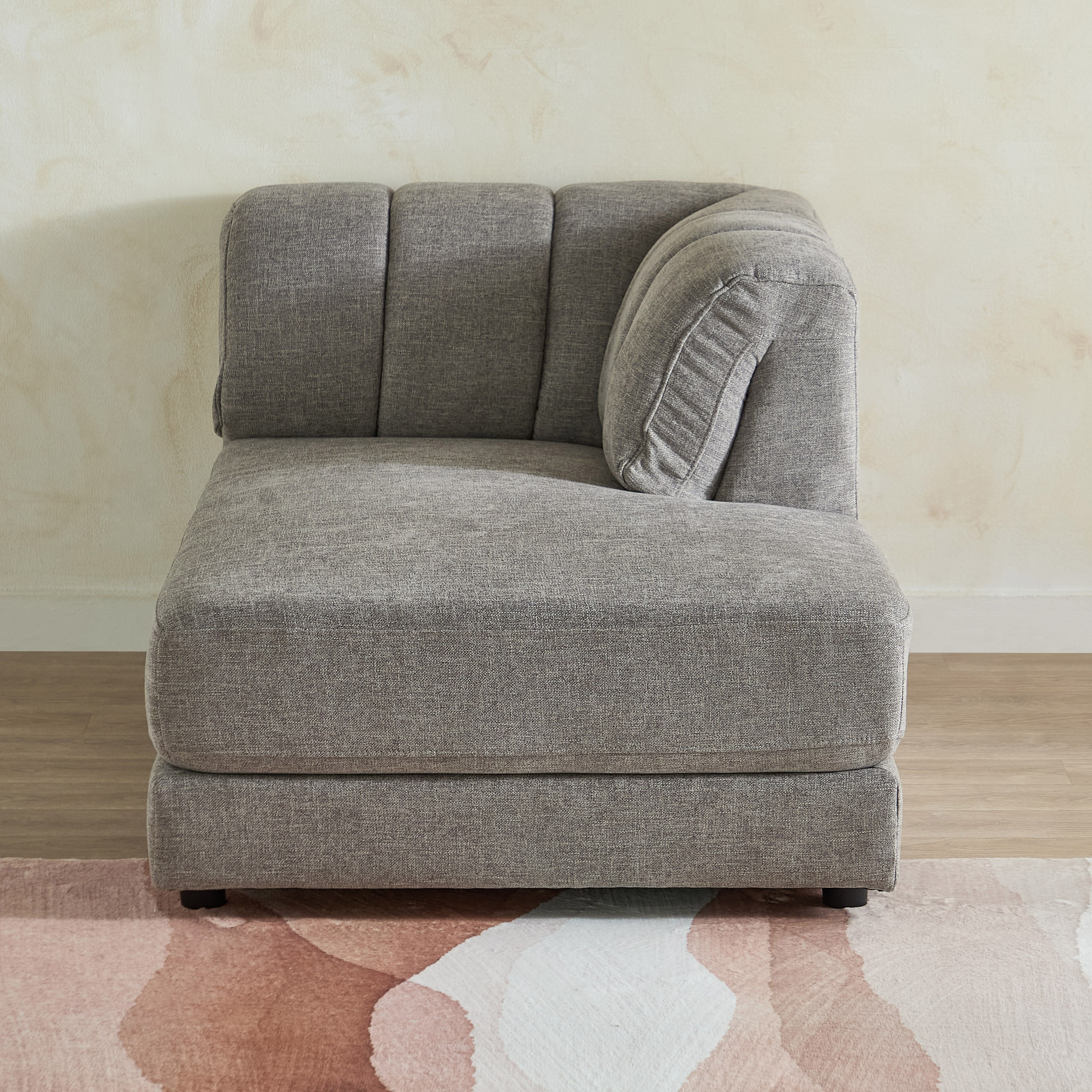 كرسي استرخاء قماش بذراع يمين من سكايف-hbxlivingroom-sofasandarmchairs-modularsofas-image-2