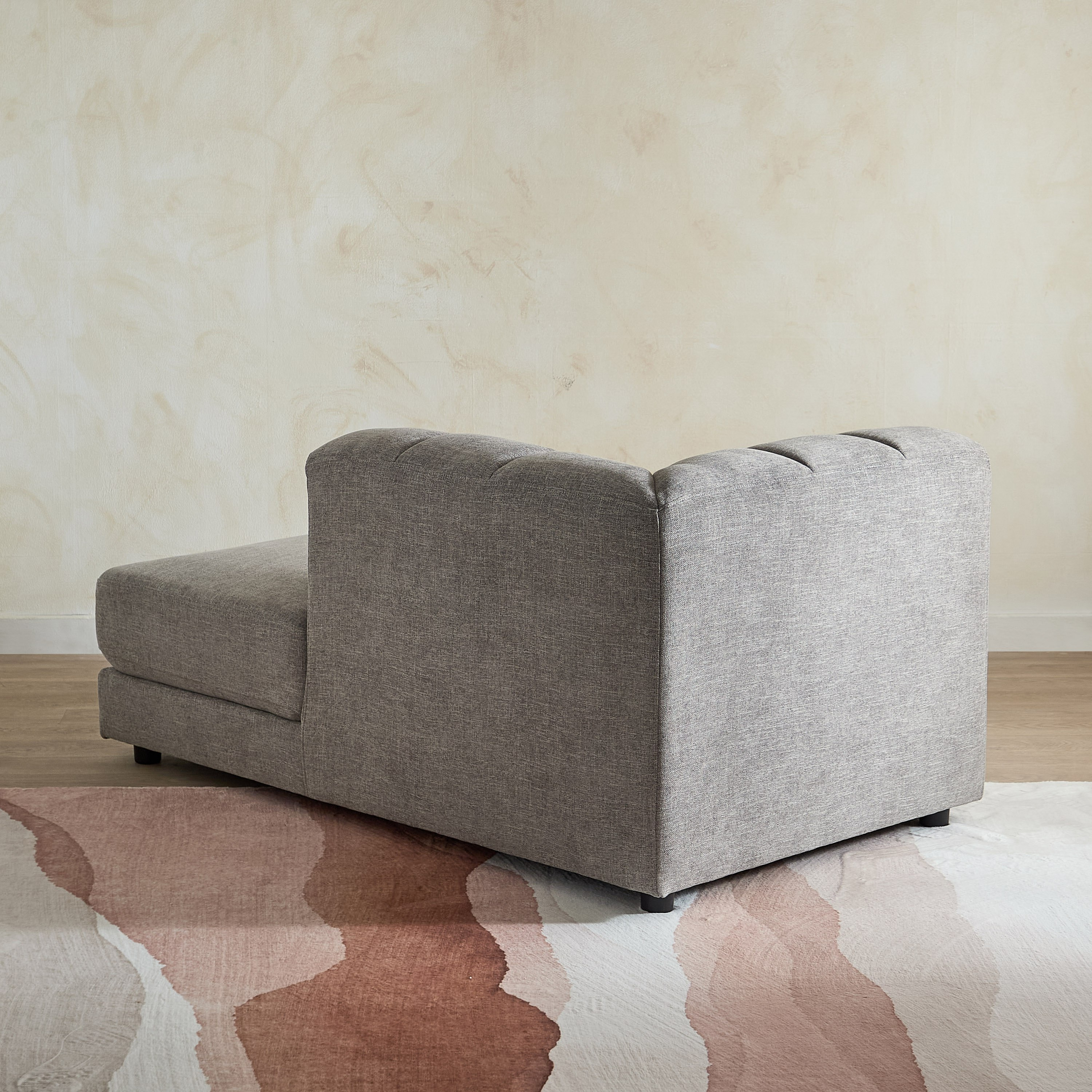 كرسي استرخاء قماش بذراع يمين من سكايف-hbxlivingroom-sofasandarmchairs-modularsofas-image-3