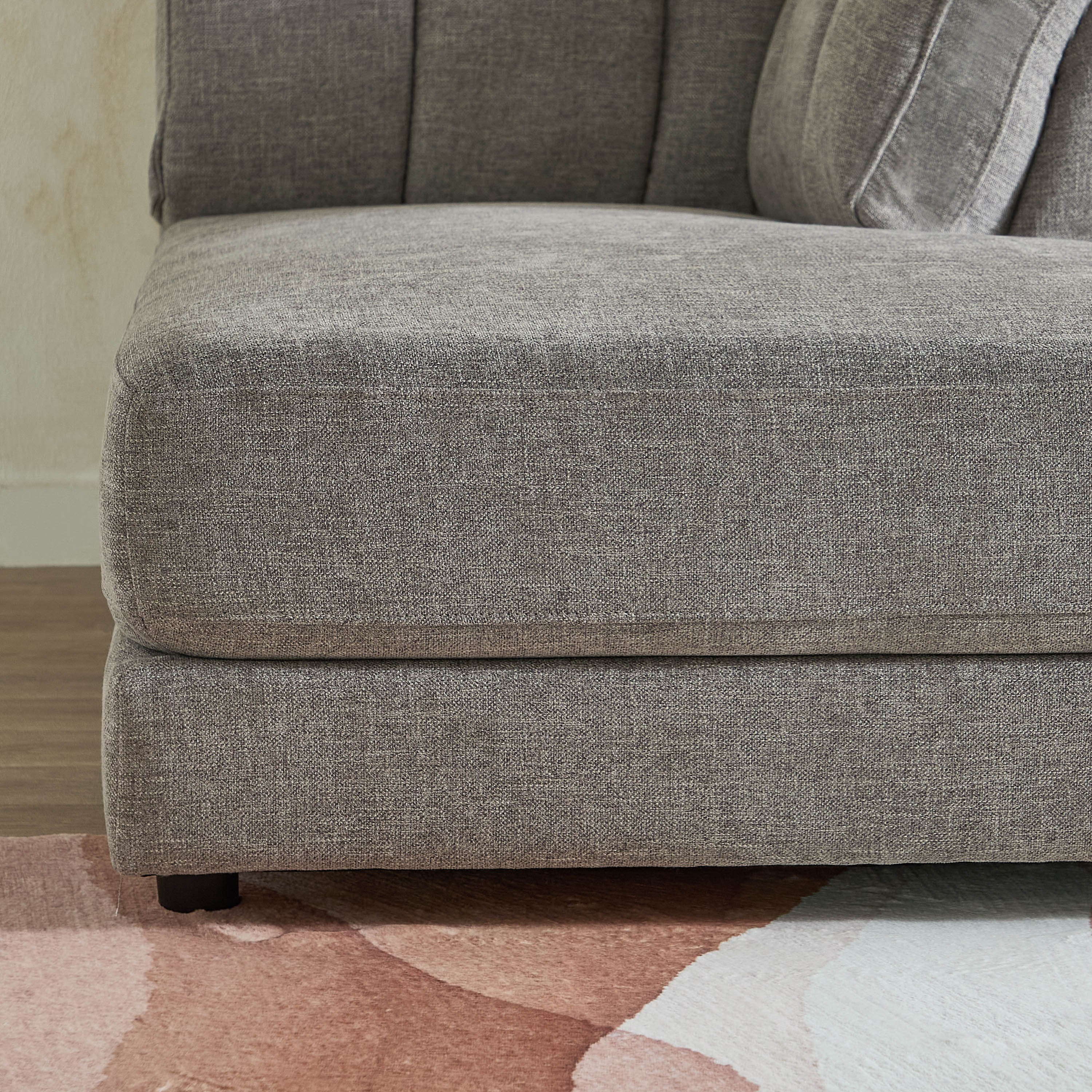 كرسي استرخاء قماش بذراع يمين من سكايف-hbxlivingroom-sofasandarmchairs-modularsofas-image-4