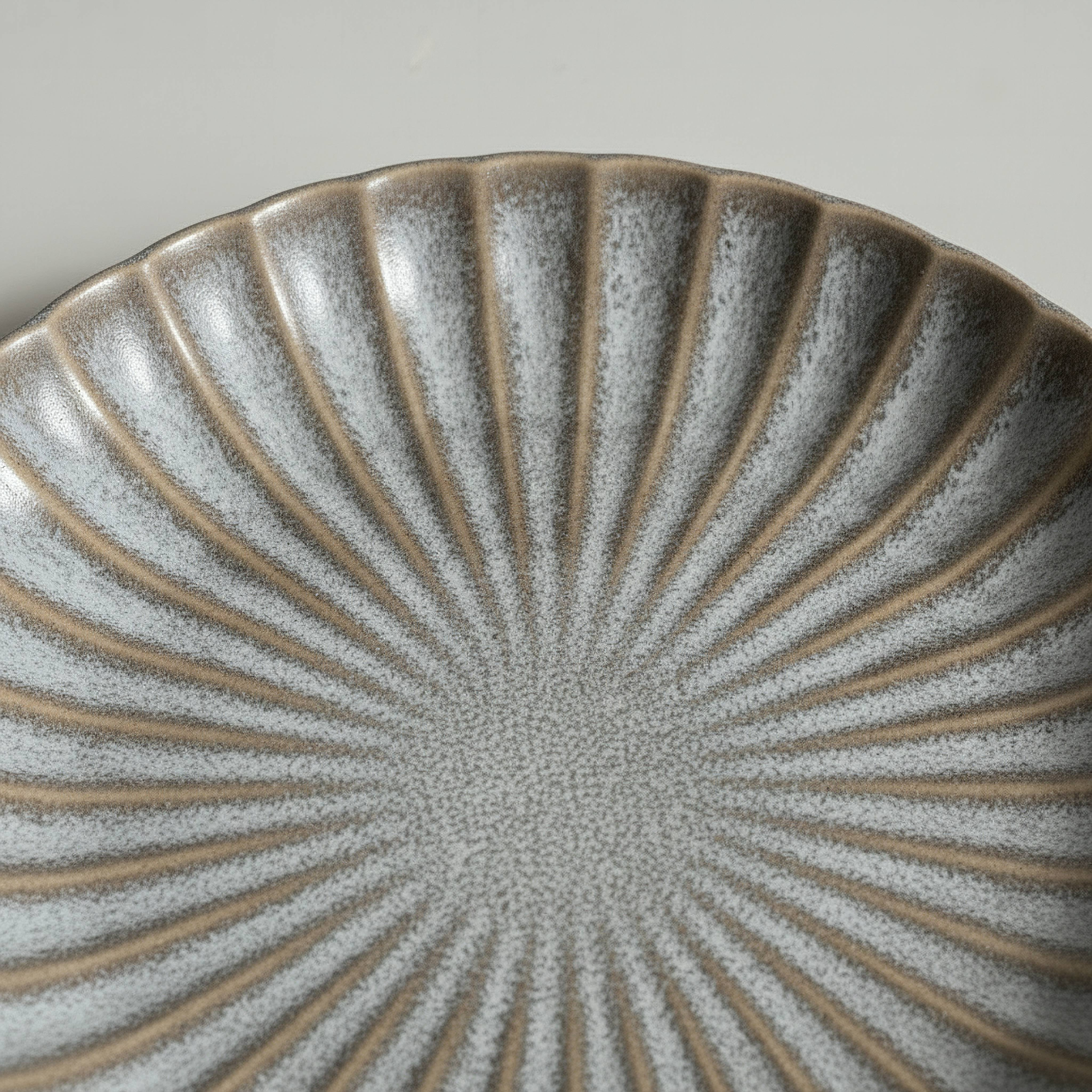 صحن عشاء بتصميم صدفي من سيام - 27 سم-hbxdecorandfurnishings-tabletop-crockery-image-3