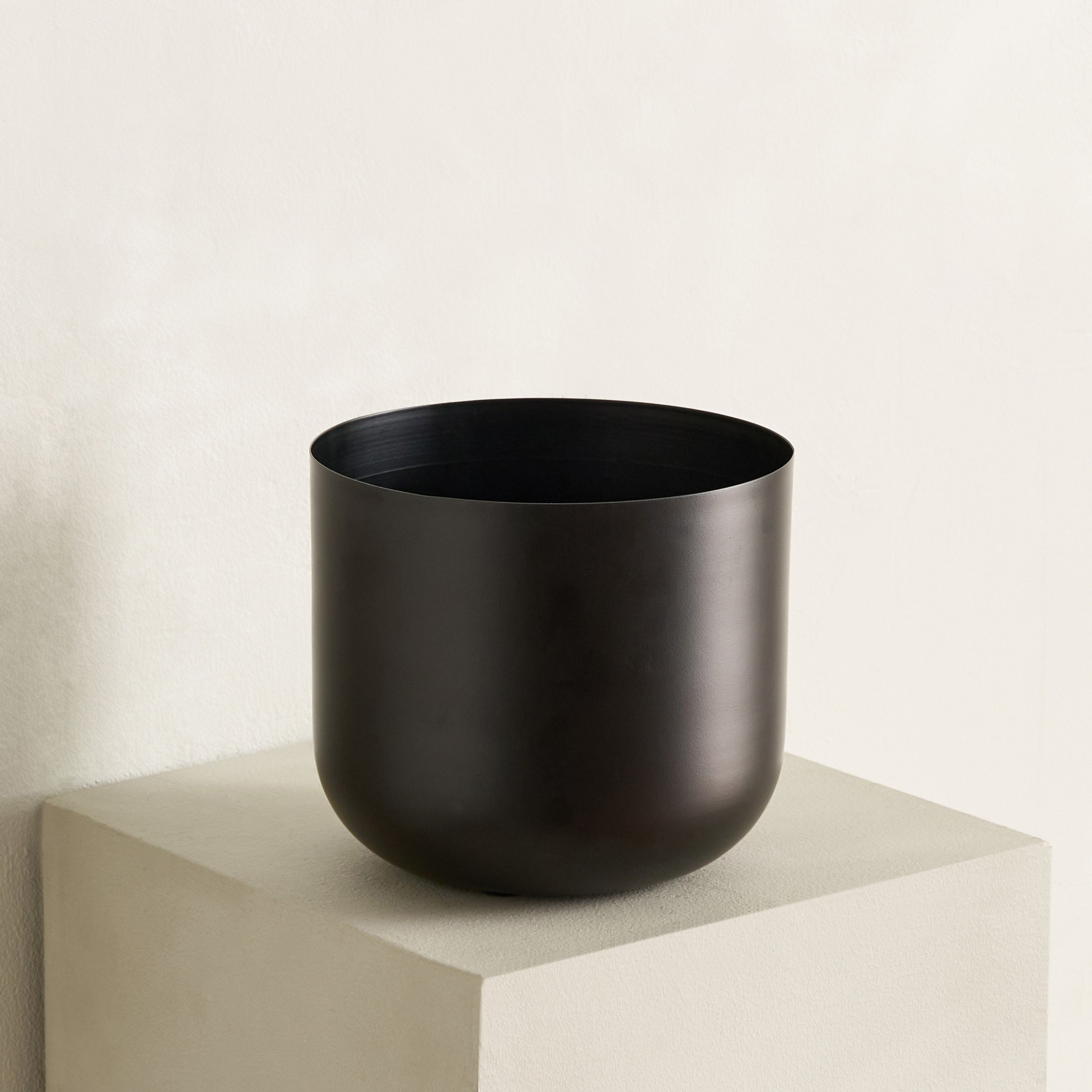 Monochrome Avya Metal Round Planter - 19x19x17 cm-hbxlivingroom-decorandaccessories-plantersandurns-image-2