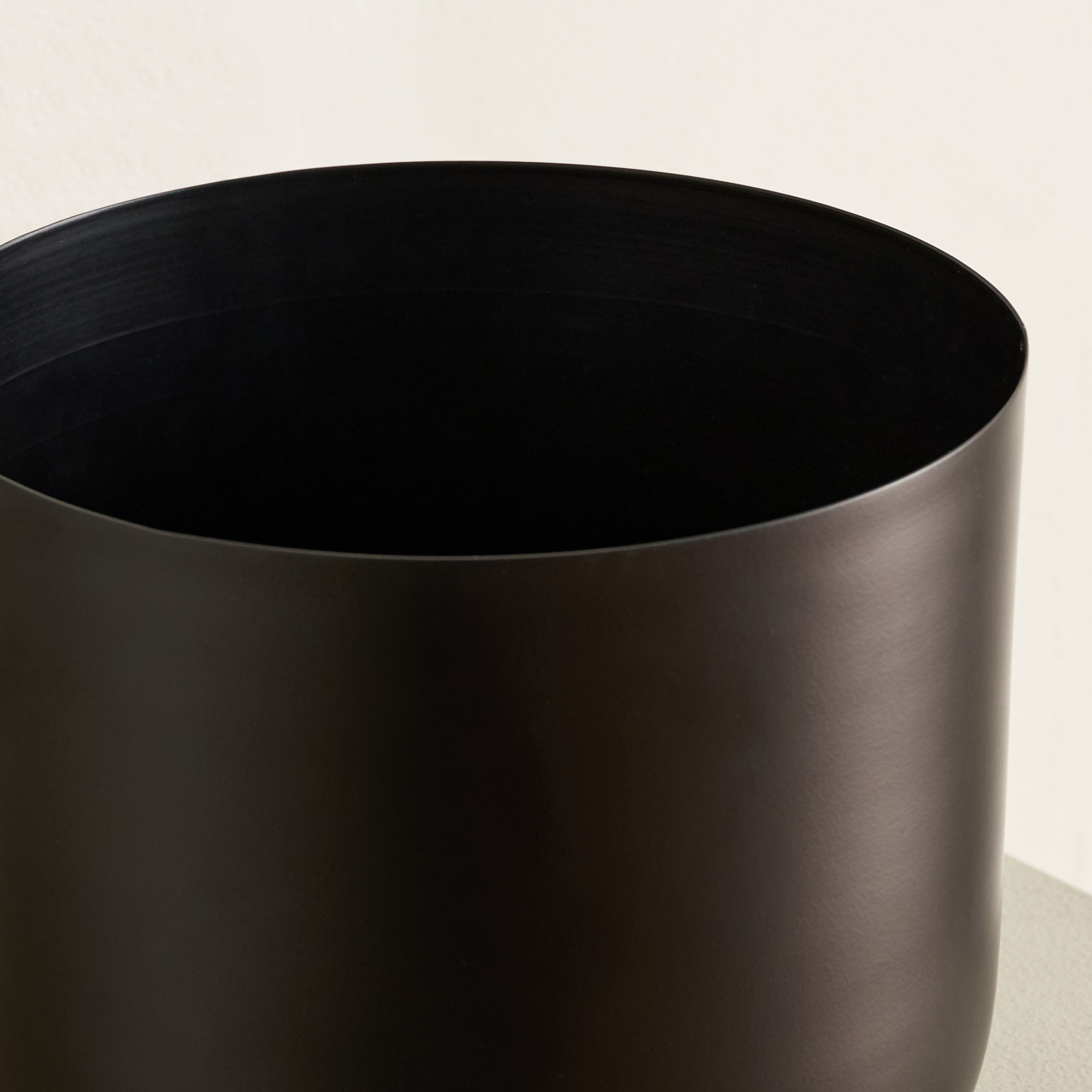 Monochrome Avya Metal Round Planter - 19x19x17 cm-hbxlivingroom-decorandaccessories-plantersandurns-image-3