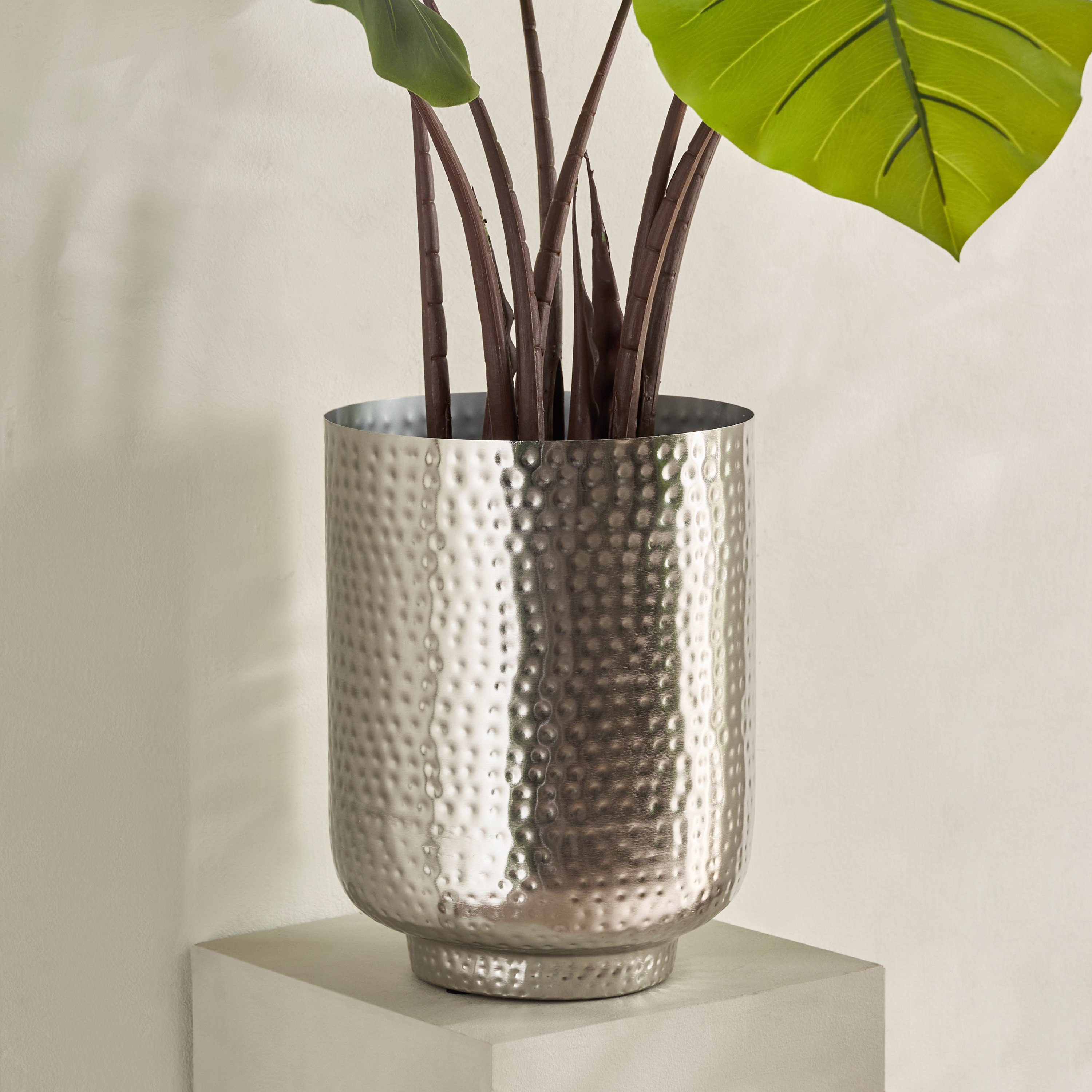 Aurum Avya Metal Hammered Planter with Base - 25.5x25.5x32.5 cm-hbxlivingroom-decorandaccessories-plantersandurns-image-5