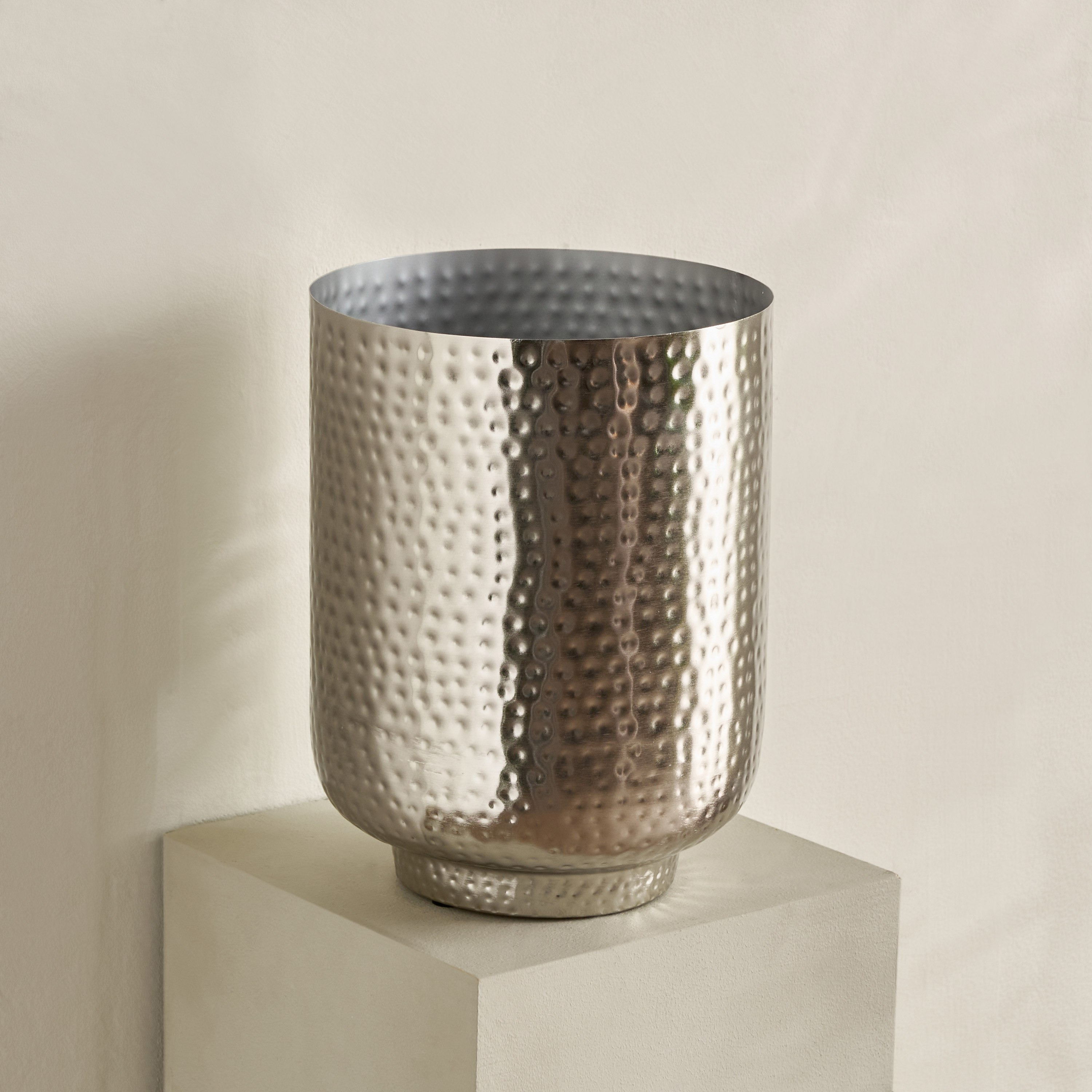 Aurum Avya Metal Hammered Planter with Base - 25.5x25.5x32.5 cm-hbxlivingroom-decorandaccessories-plantersandurns-image-6