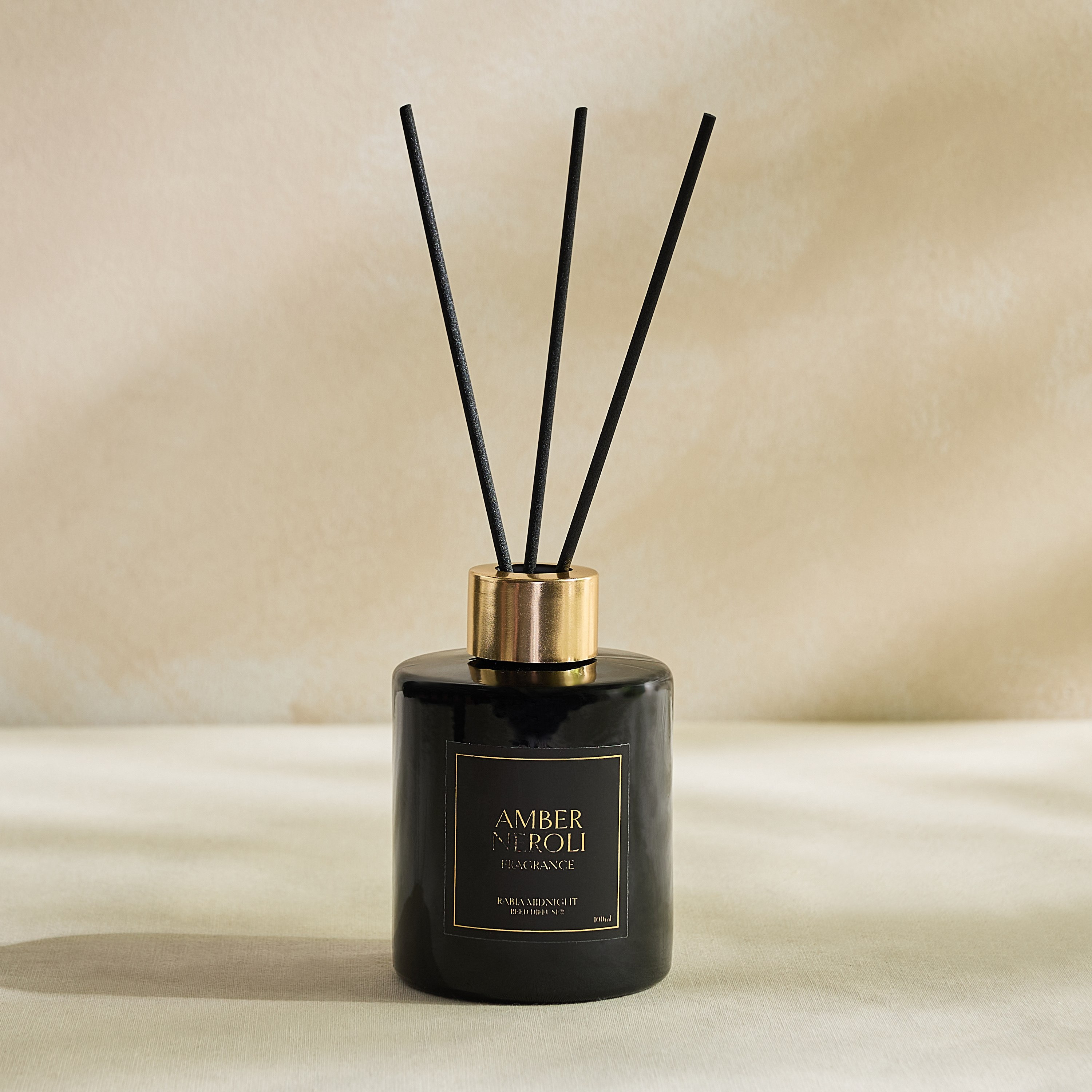 طقم هدايا شمعة وموزع عطور بالأعواد برائحة ميدنايت عنبر نيرولي من ربيع-hbxbedroom-homefragrance-diffusers-image-2