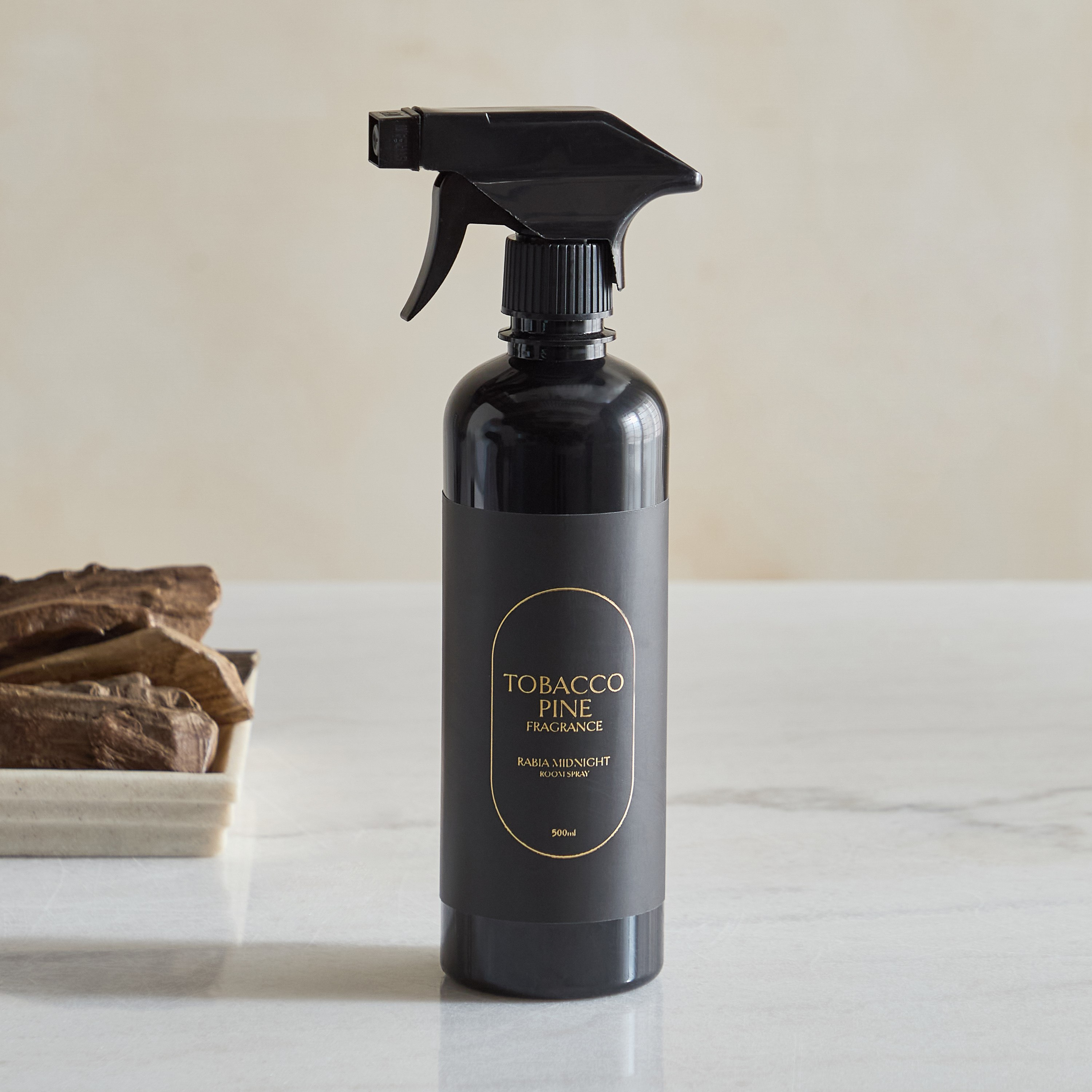 Rabia Midnight Tobacco Pine Room Spray - 500 ml-hbxdecorandfurnishings-homefragrance-roomfreshnersandaromamist-image-4