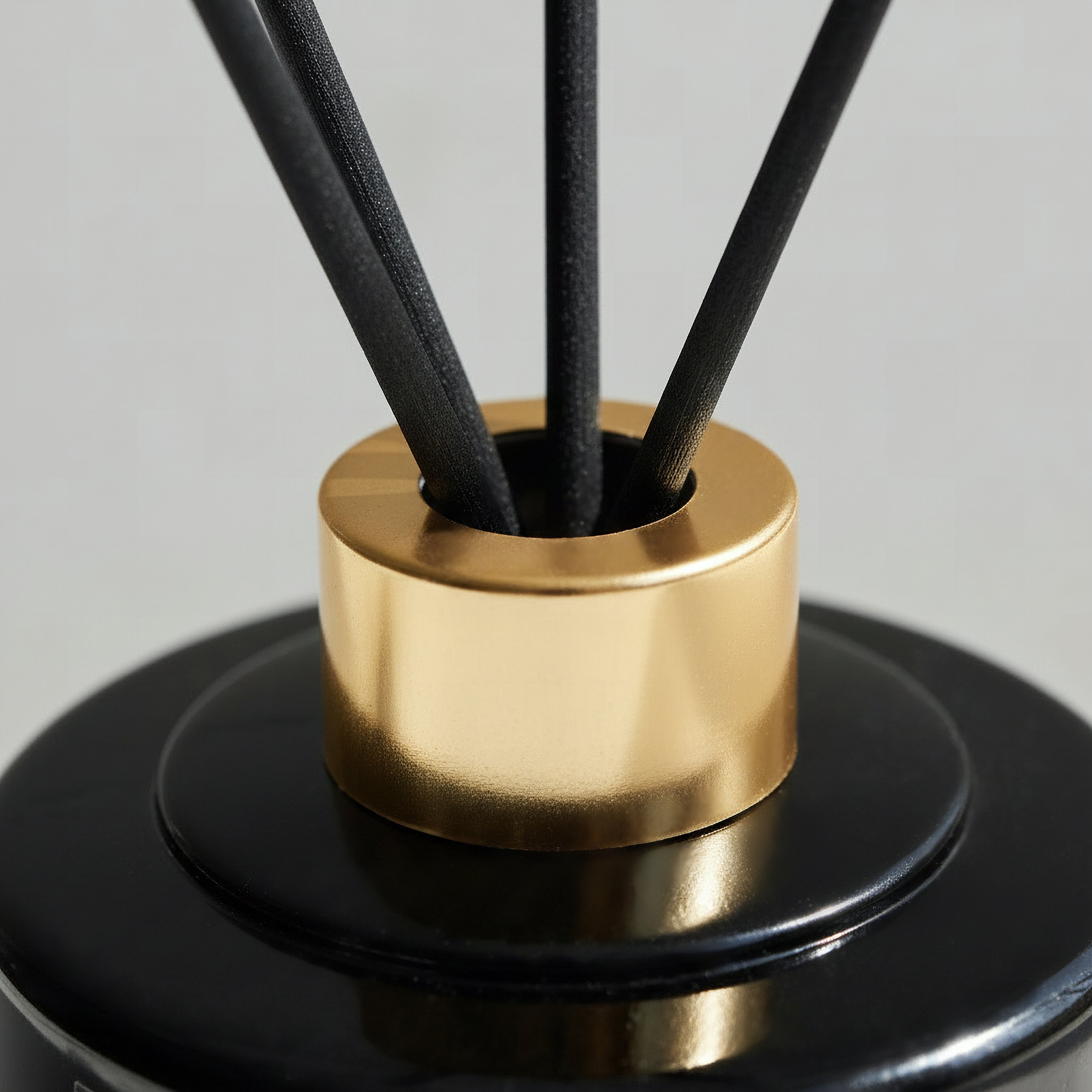 موزع عطور بالأعواد برائحة ميدنايت توباكو باين من ربيع - 200 مل-hbxbedroom-homefragrance-diffusers-image-2