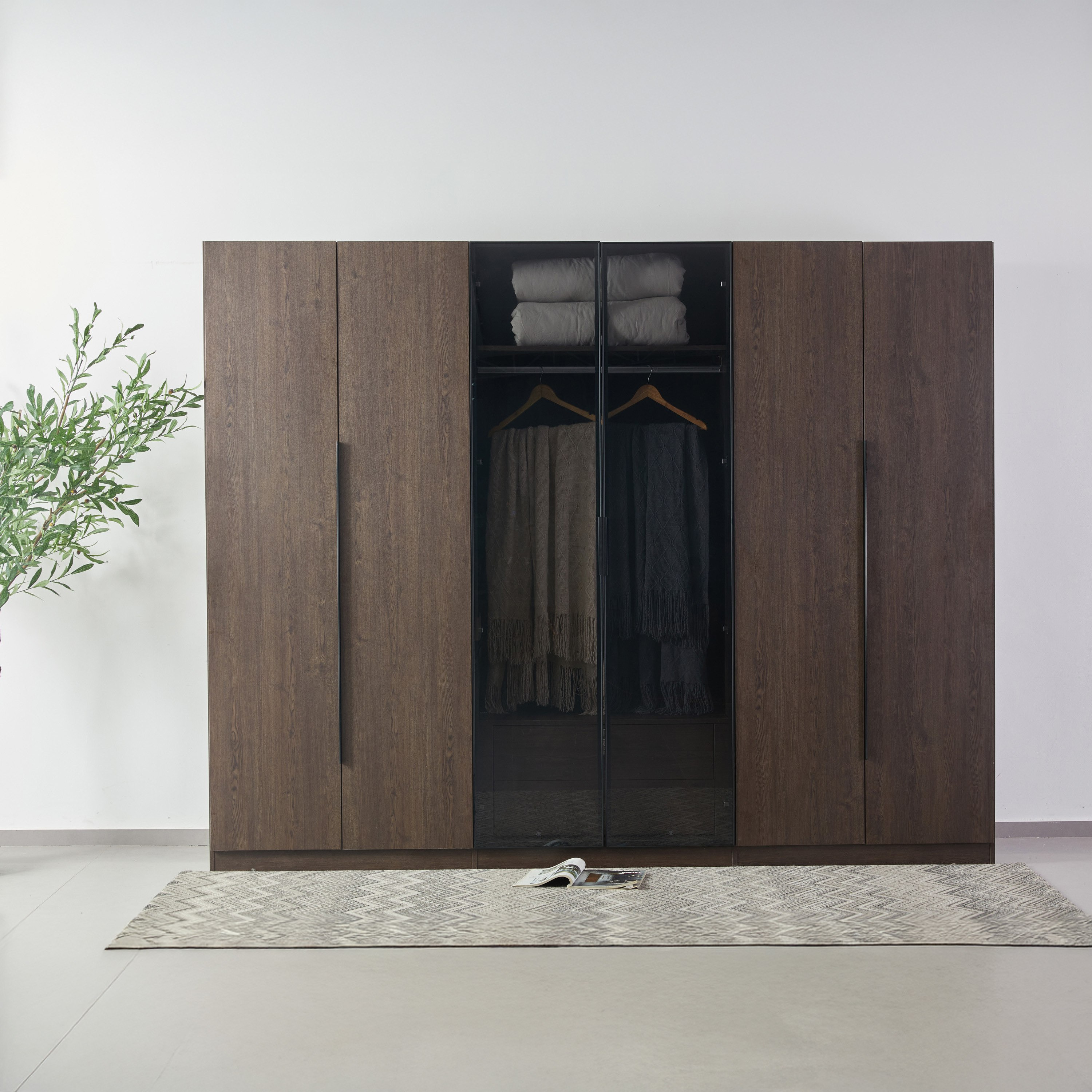 خزانة ملابس ذكية 6 أبواب بزجاج شفاف ودرجين من لومباردي-hbxfurniture-wardrobes-image-1