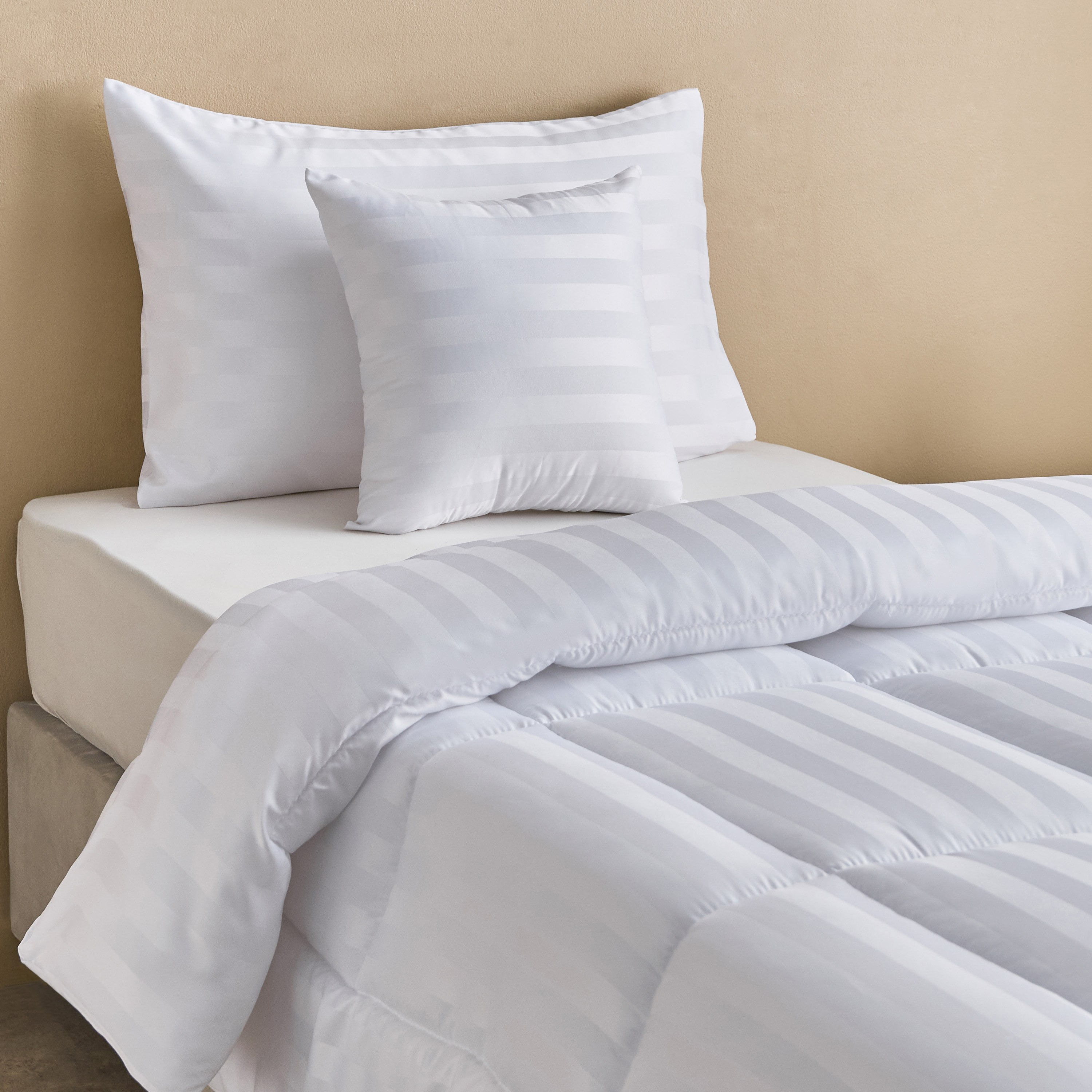 طقم لحاف توين من الألياف الدقيقة بخطوط ستان 3 قطع من ستانفورد - 160x220 سم-hbxhomeware-hbxdecorandfurnishings-image-1