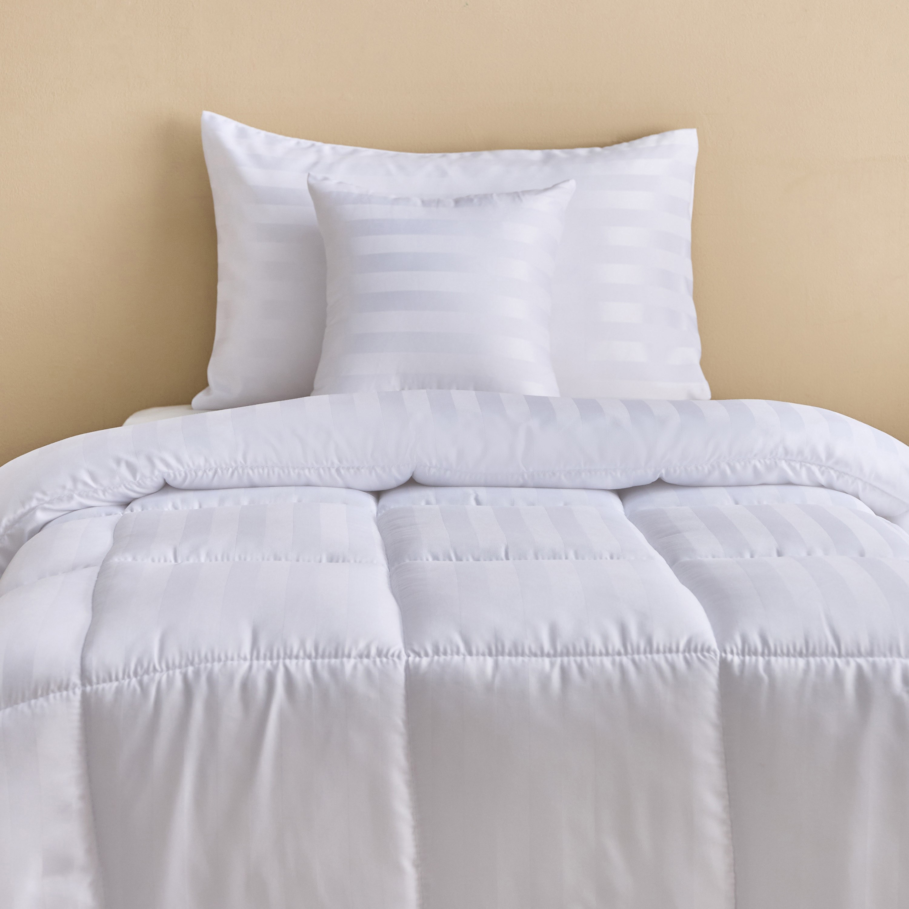 طقم لحاف توين من الألياف الدقيقة بخطوط ستان 3 قطع من ستانفورد - 160x220 سم-hbxhomeware-hbxdecorandfurnishings-image-2