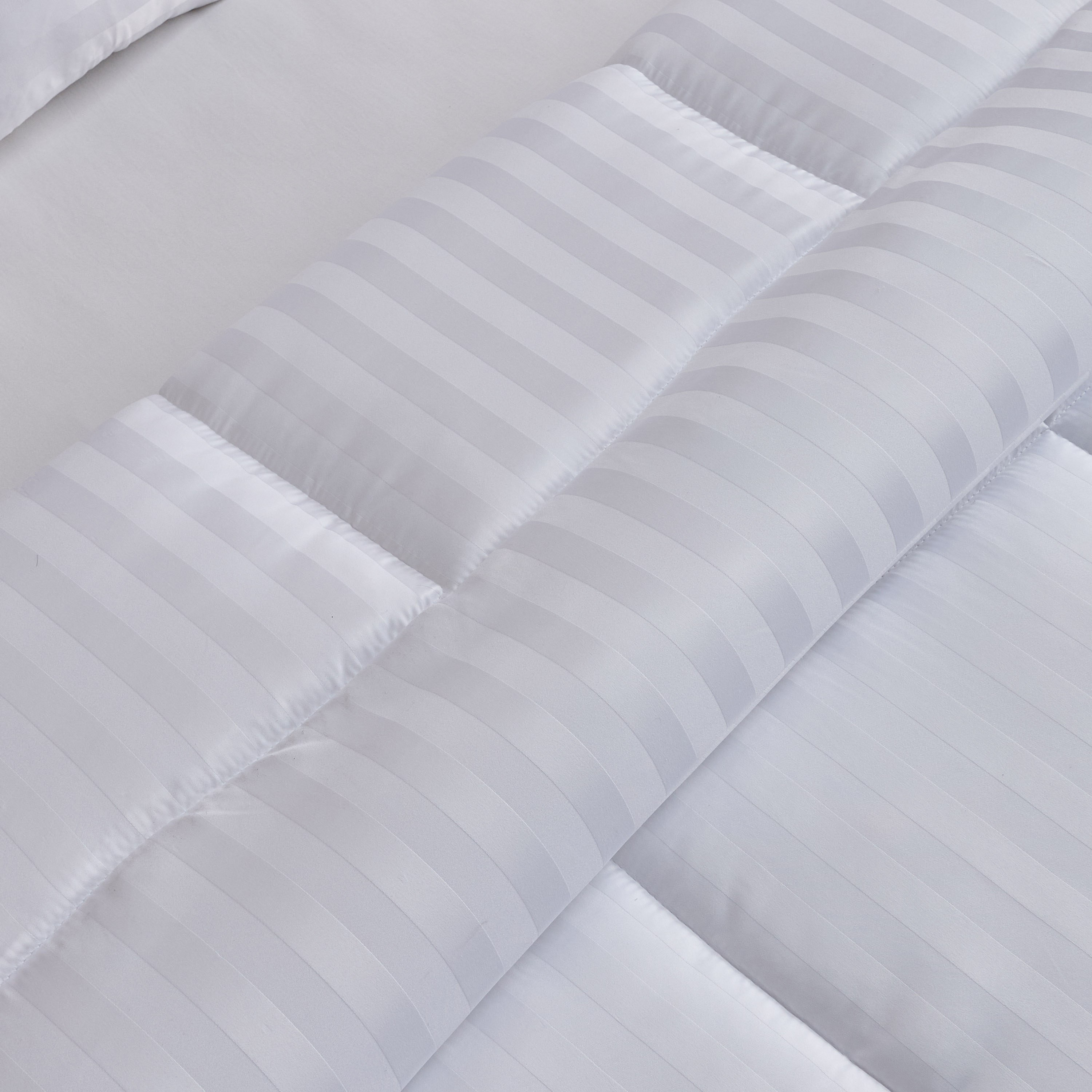 طقم لحاف توين من الألياف الدقيقة بخطوط ستان 3 قطع من ستانفورد - 160x220 سم-hbxhomeware-hbxdecorandfurnishings-image-4