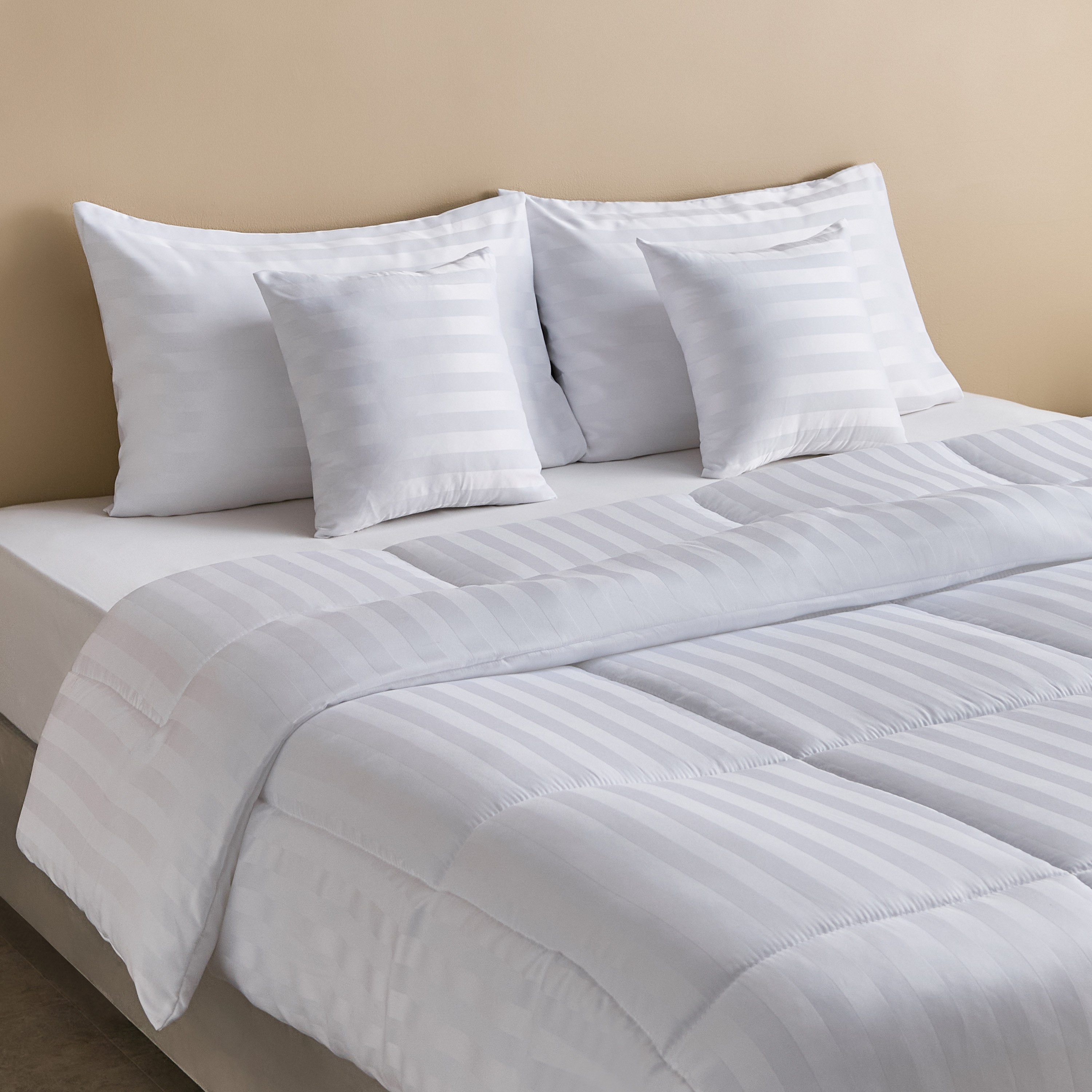 طقم لحاف كينج من الألياف الدقيقة بخطوط ستان 5 قطع من ستانفورد - 220x240 سم-hbxhomeware-hbxdecorandfurnishings-image-1