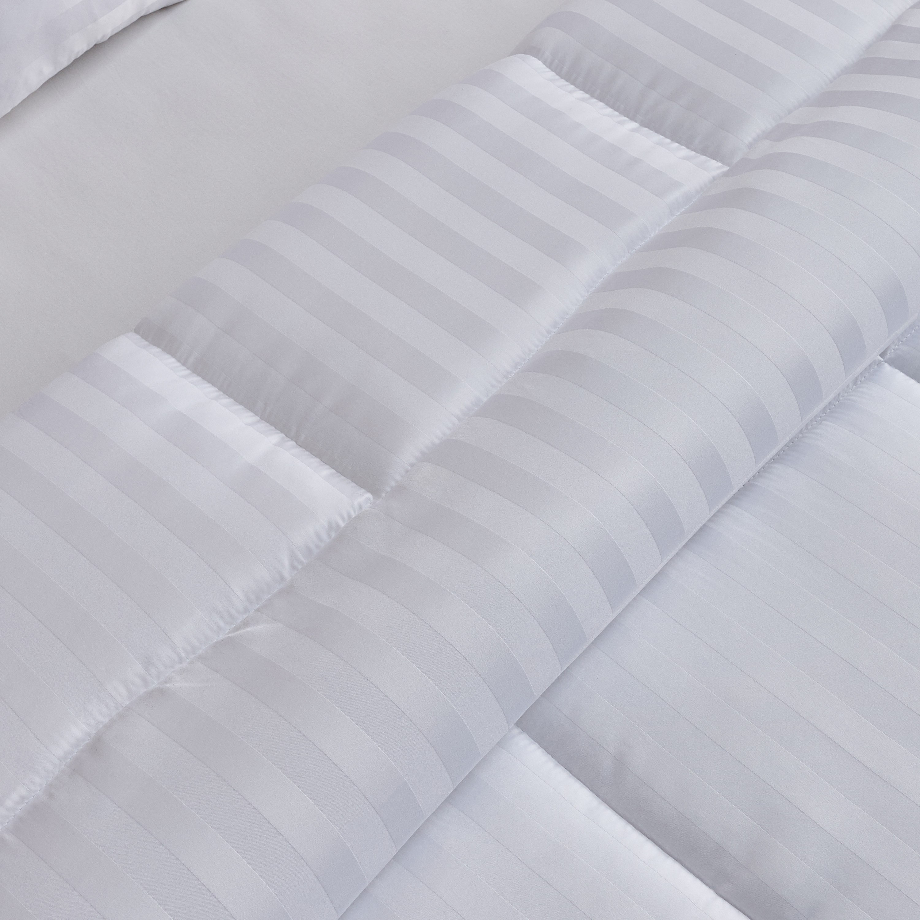 طقم لحاف كينج من الألياف الدقيقة بخطوط ستان 5 قطع من ستانفورد - 220x240 سم-hbxhomeware-hbxdecorandfurnishings-image-4
