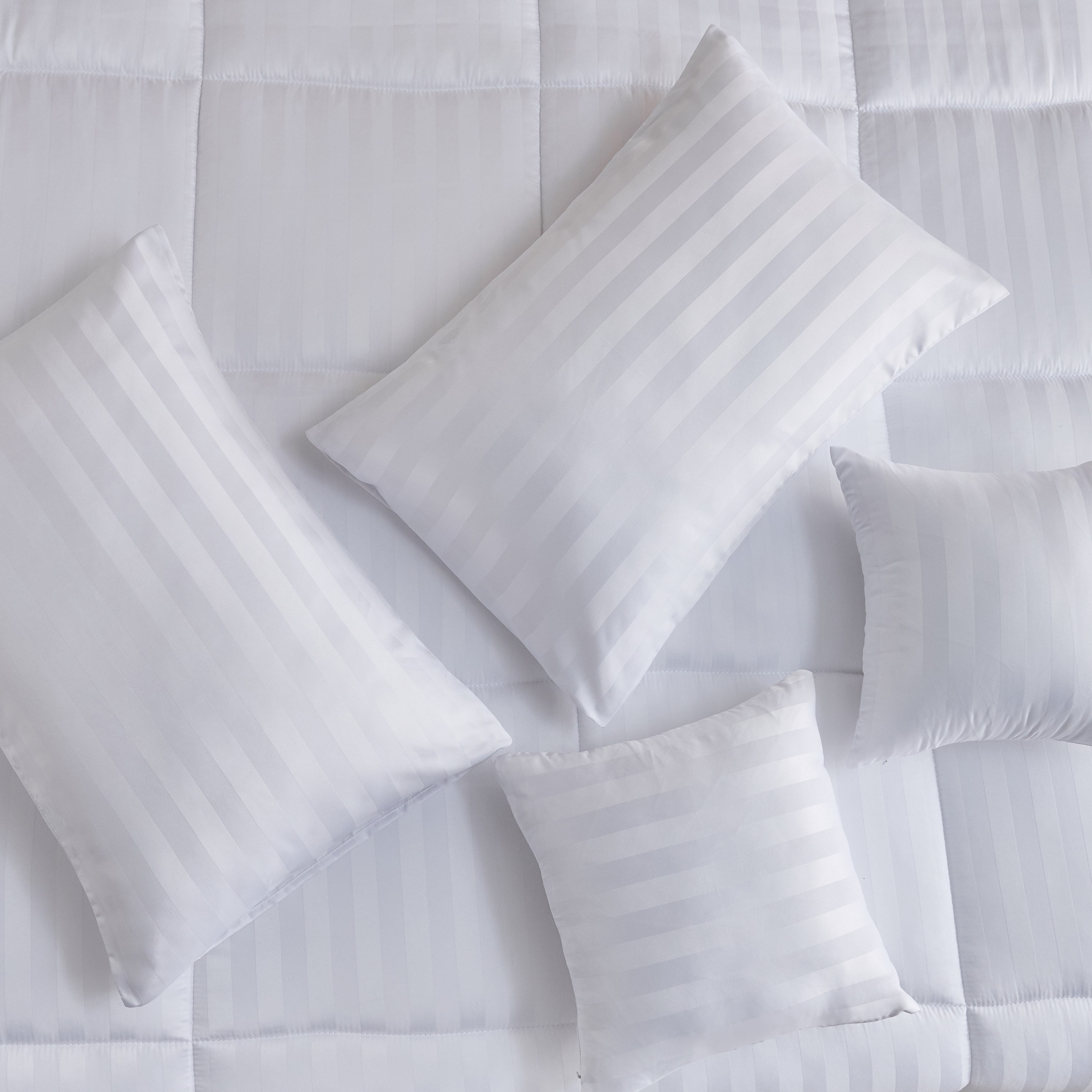 طقم لحاف كينج من الألياف الدقيقة بخطوط ستان 5 قطع من ستانفورد - 220x240 سم-hbxhomeware-hbxdecorandfurnishings-image-5