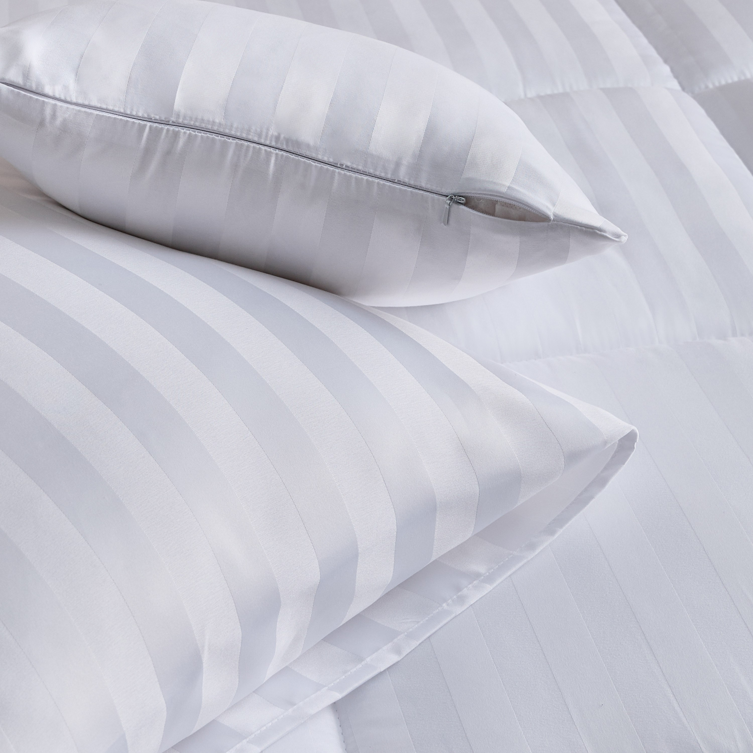 طقم لحاف كينج من الألياف الدقيقة بخطوط ستان 5 قطع من ستانفورد - 220x240 سم-hbxhomeware-hbxdecorandfurnishings-image-6