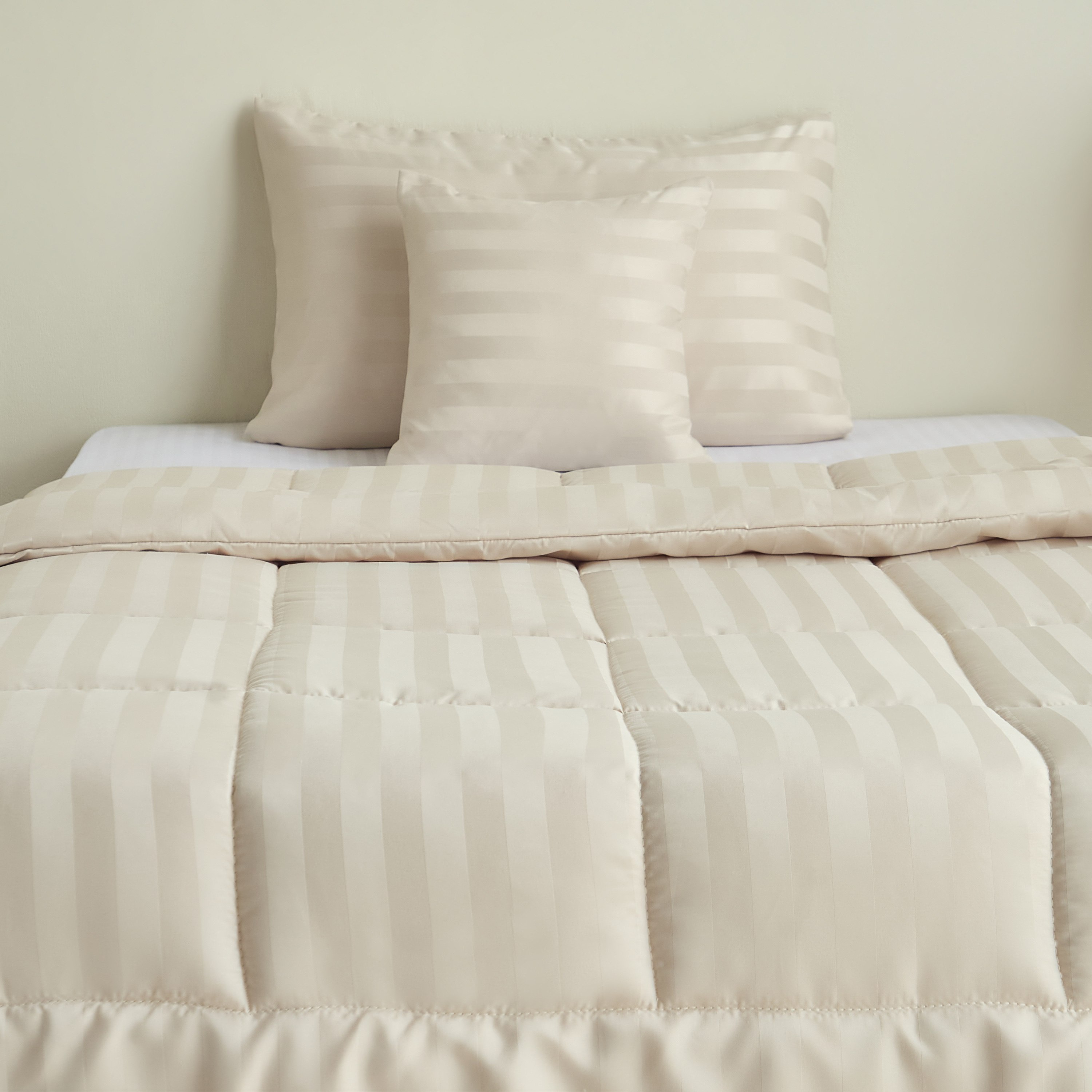 طقم لحاف توين مخطط ساتان 3 قطع من الألياف الدقيقة من ستانفورد - 160x220 سم-hbxhomeware-hbxdecorandfurnishings-image-2