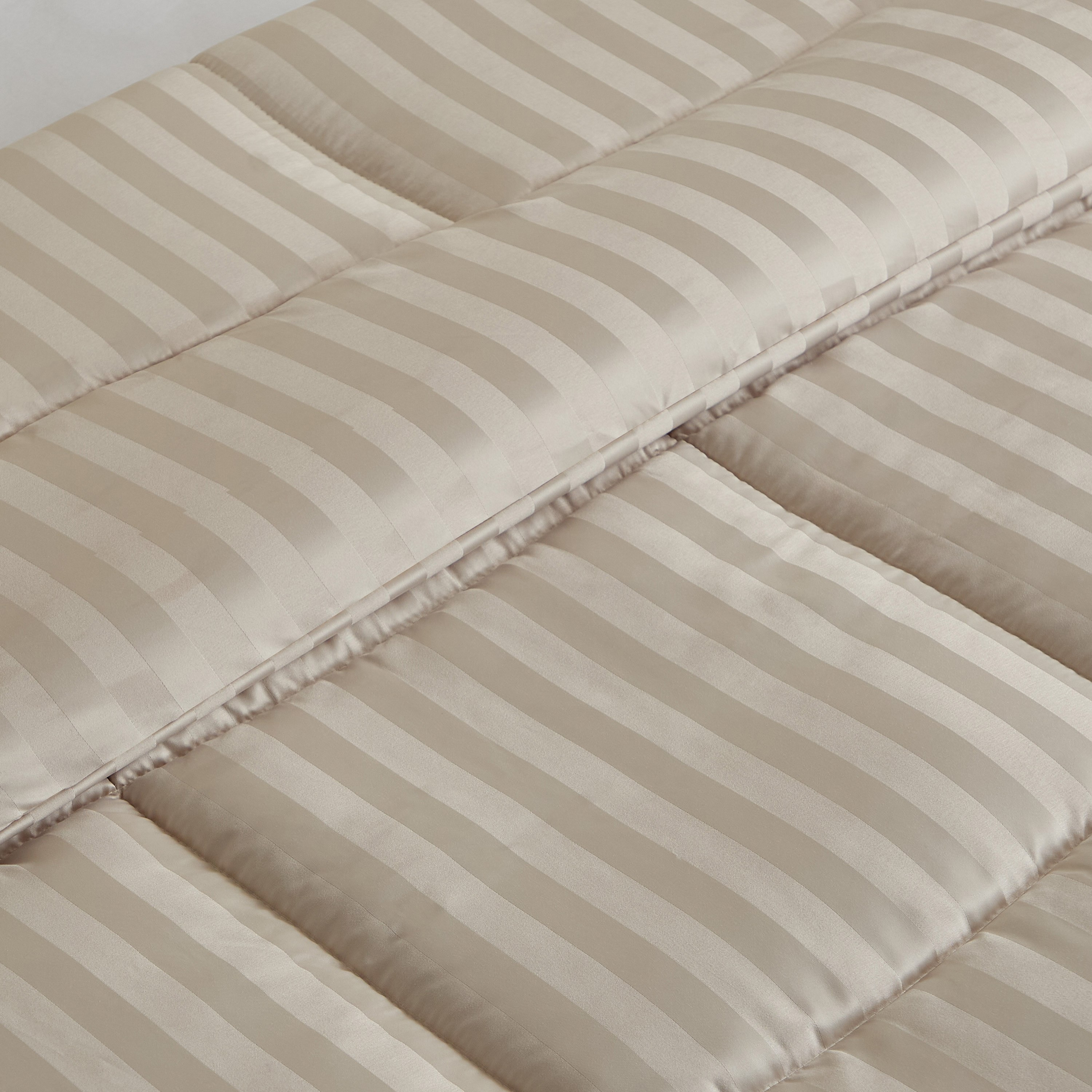 طقم لحاف كينج بخطوط ساتان من الألياف الدقيقة 5 قطع - ستانفورد - 220x240 سم-hbxhomeware-hbxdecorandfurnishings-image-3