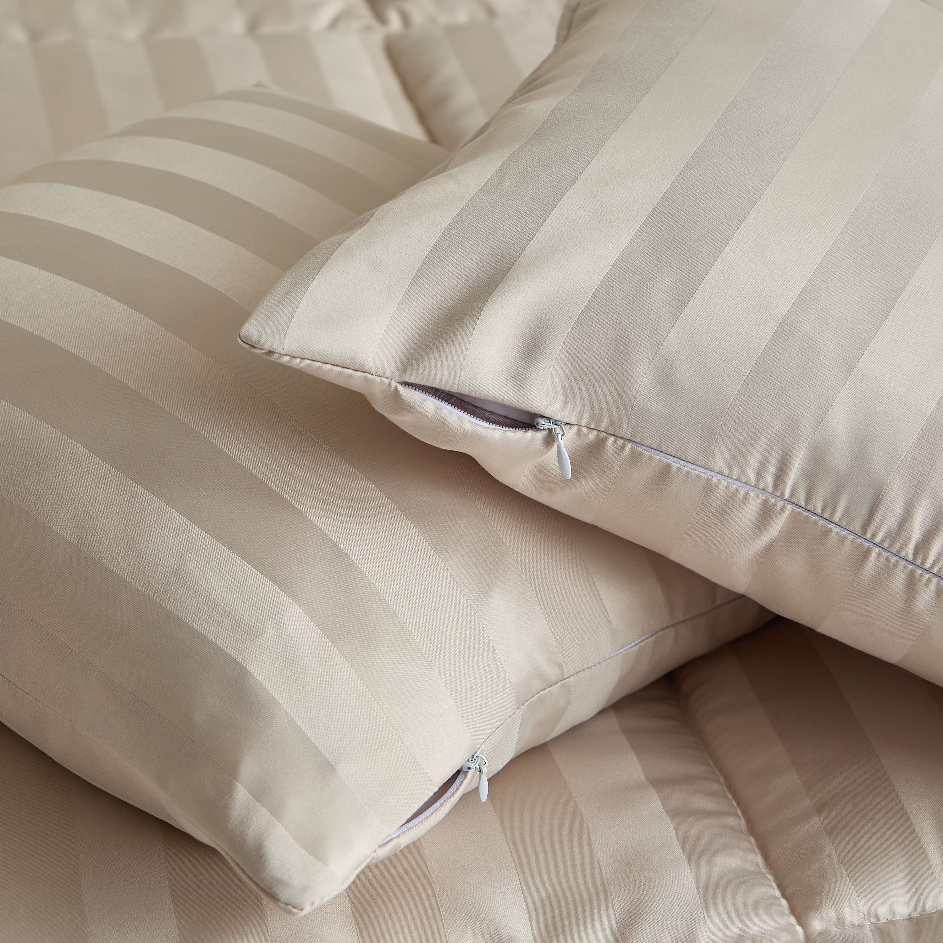 طقم لحاف كينج بخطوط ساتان من الألياف الدقيقة 5 قطع - ستانفورد - 220x240 سم-hbxhomeware-hbxdecorandfurnishings-image-6