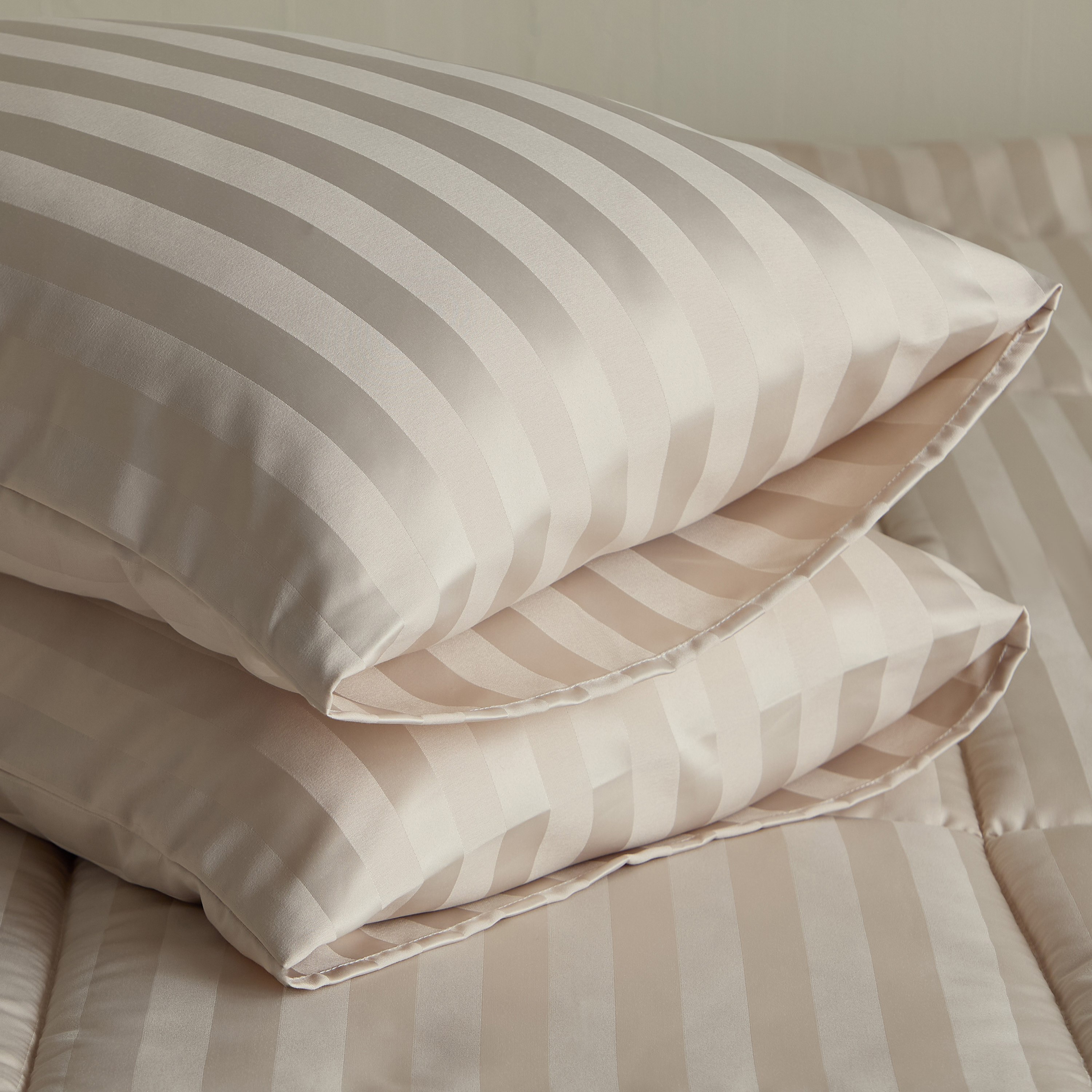 طقم لحاف كينج بخطوط ساتان من الألياف الدقيقة 5 قطع - ستانفورد - 220x240 سم-hbxhomeware-hbxdecorandfurnishings-image-7