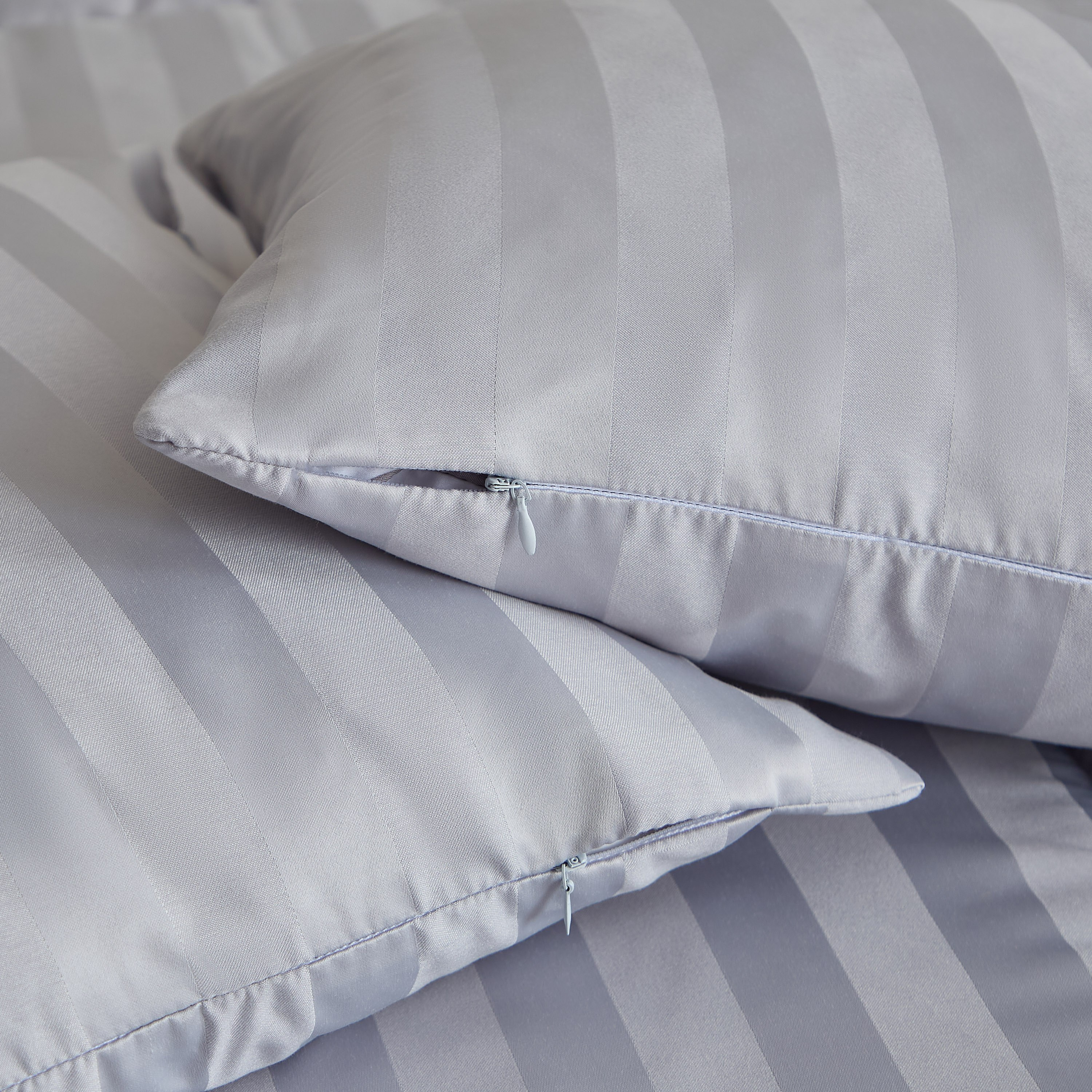 طقم لحاف كينج من الألياف الدقيقة بخطوط ساتان 5 قطع من ستانفورد - 220×240 سم-hbxhomeware-hbxdecorandfurnishings-image-6