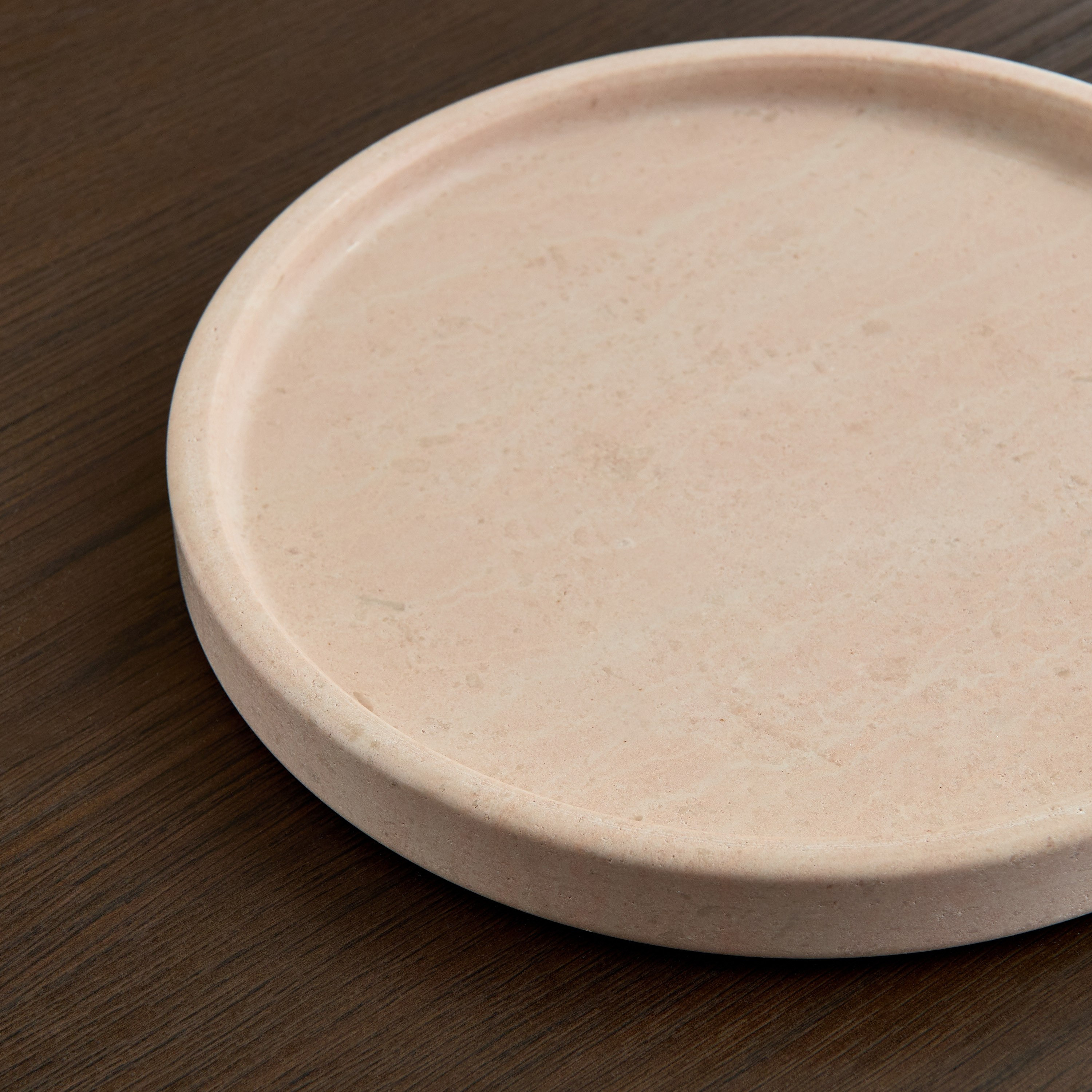 صينية رخام مستديرة من الترافرتين الطبيعي من زين - 25x25 سم-hbxdecorandfurnishings-tabletop-trays-image-6
