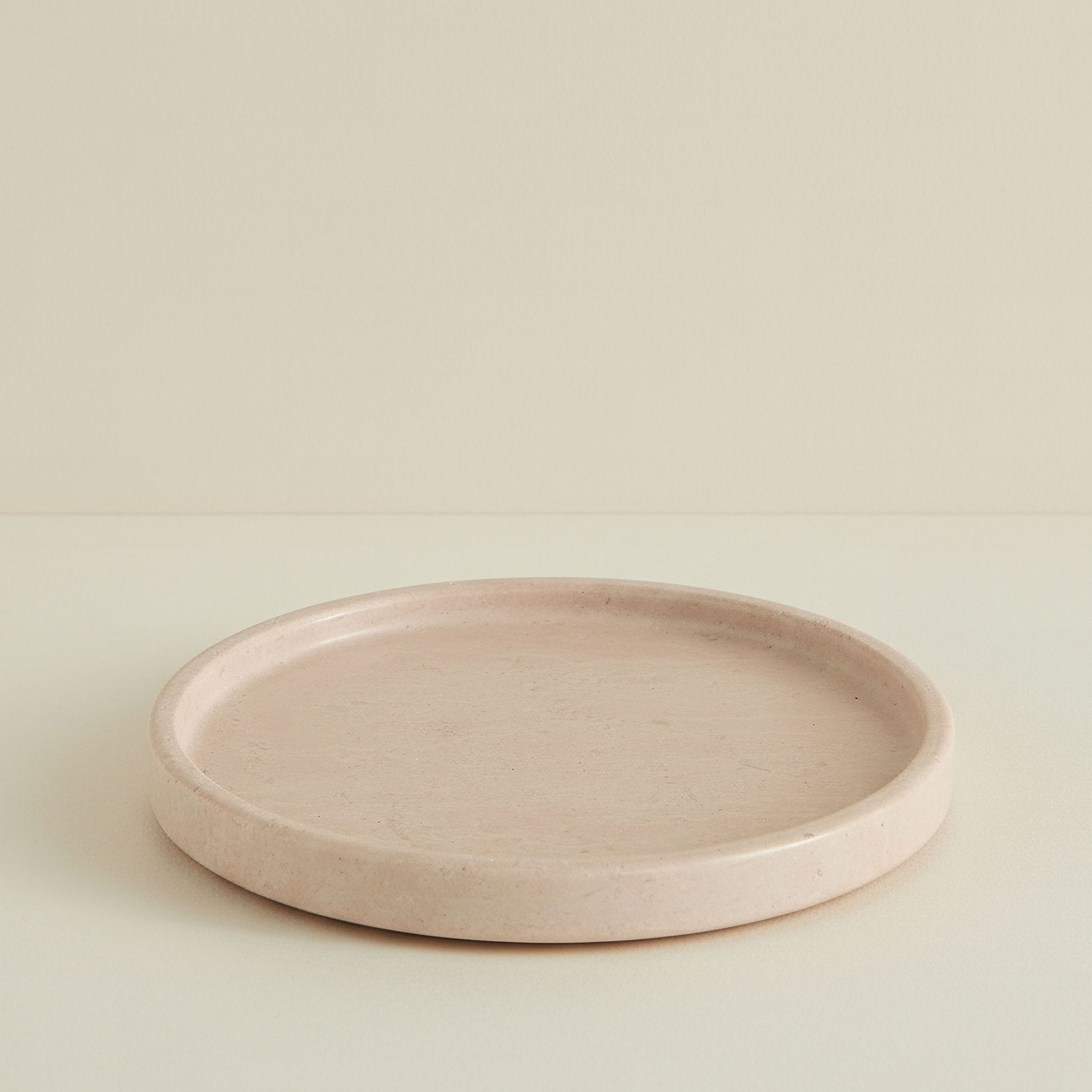 صينية رخام مستديرة من الترافرتين الطبيعي من زين - 25x25 سم-hbxdecorandfurnishings-tabletop-trays-image-1