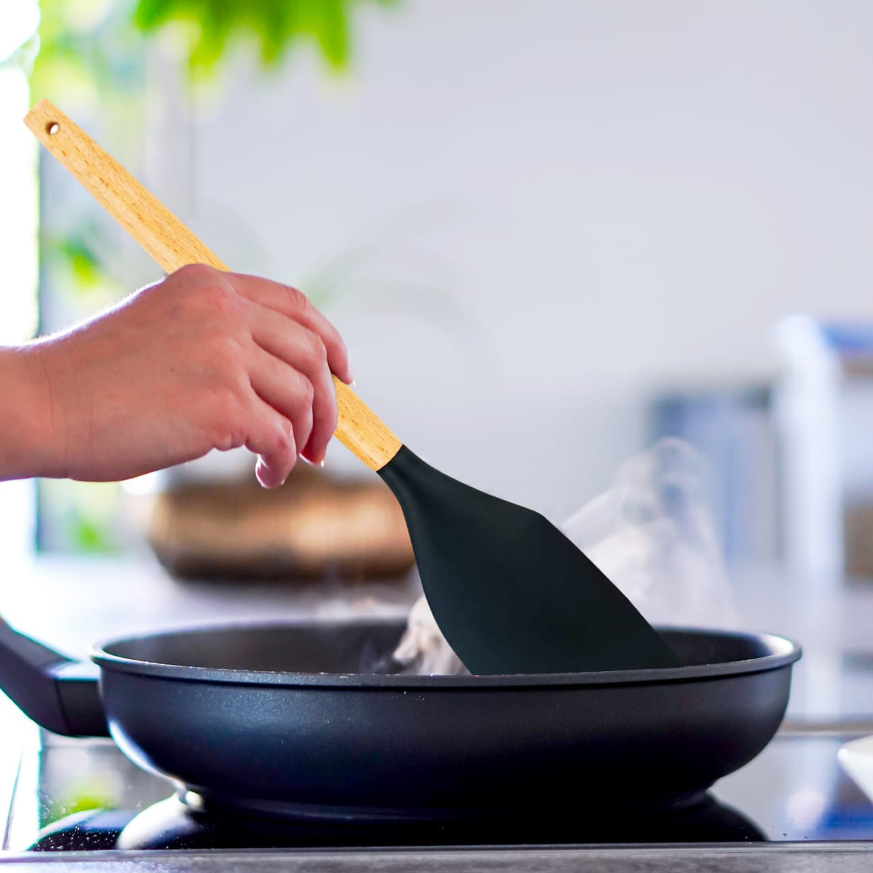 مغرفة مسطحة بمقبض خشبي من صفا-hbxhomeware-hbxkitchen-image-2