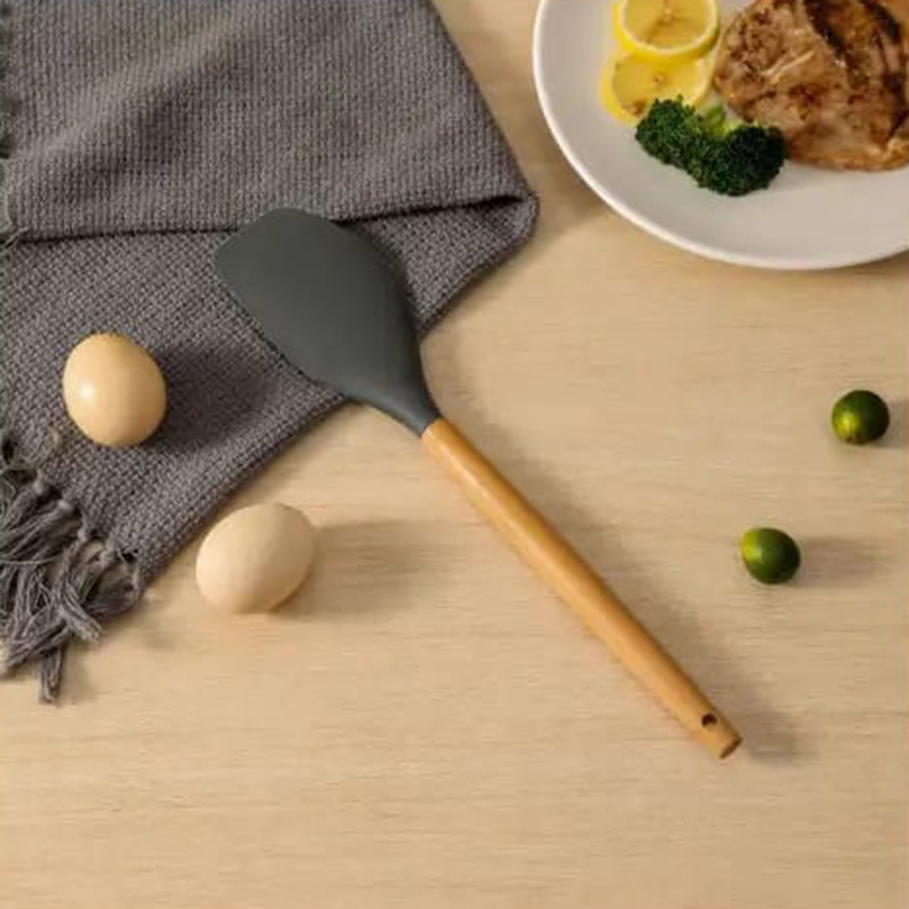 مغرفة مسطحة بمقبض خشبي من صفا-hbxhomeware-hbxkitchen-image-5