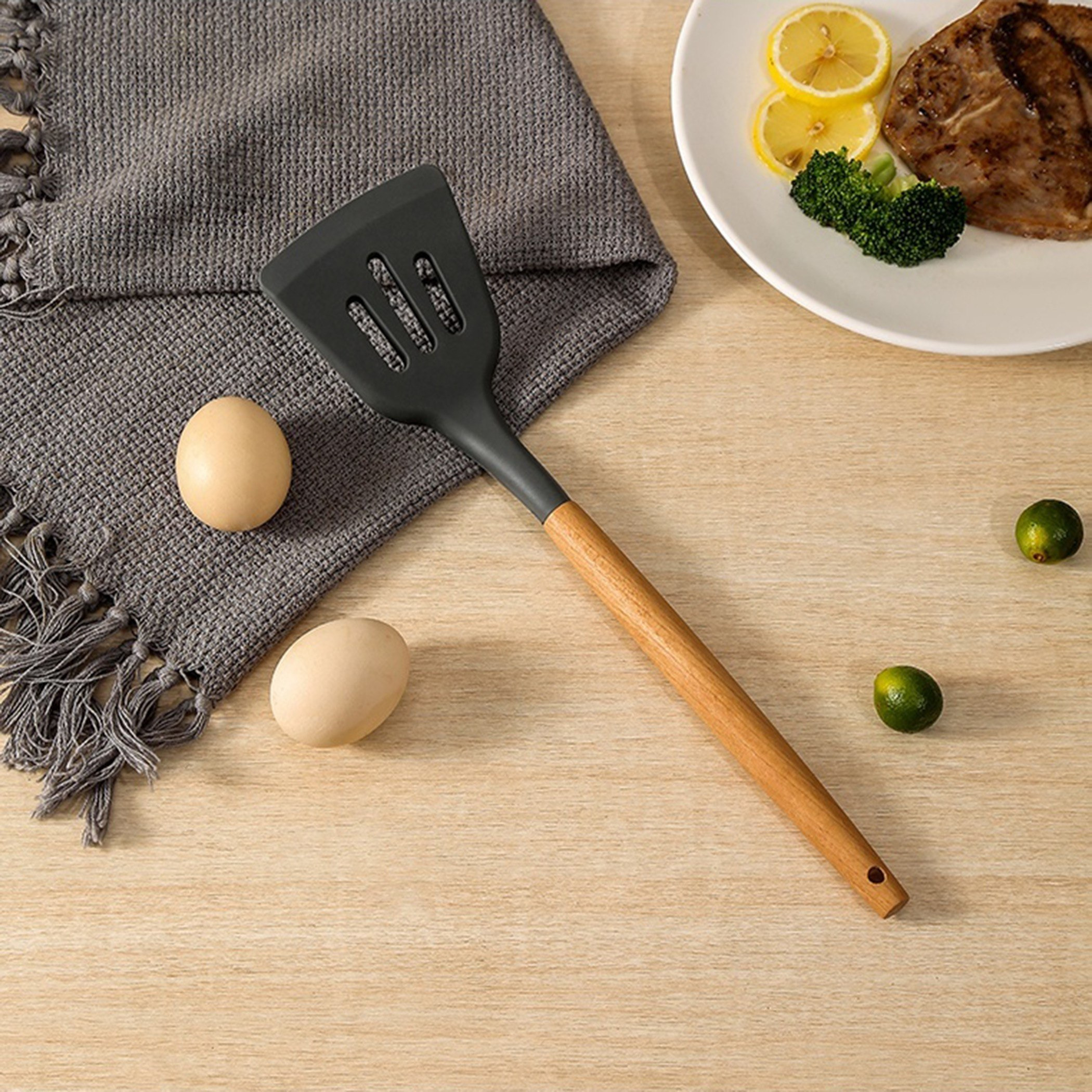 ملعقة تقليب غير لاصقة بمقبض خشبي من صفا-hbxhomeware-hbxkitchen-image-1
