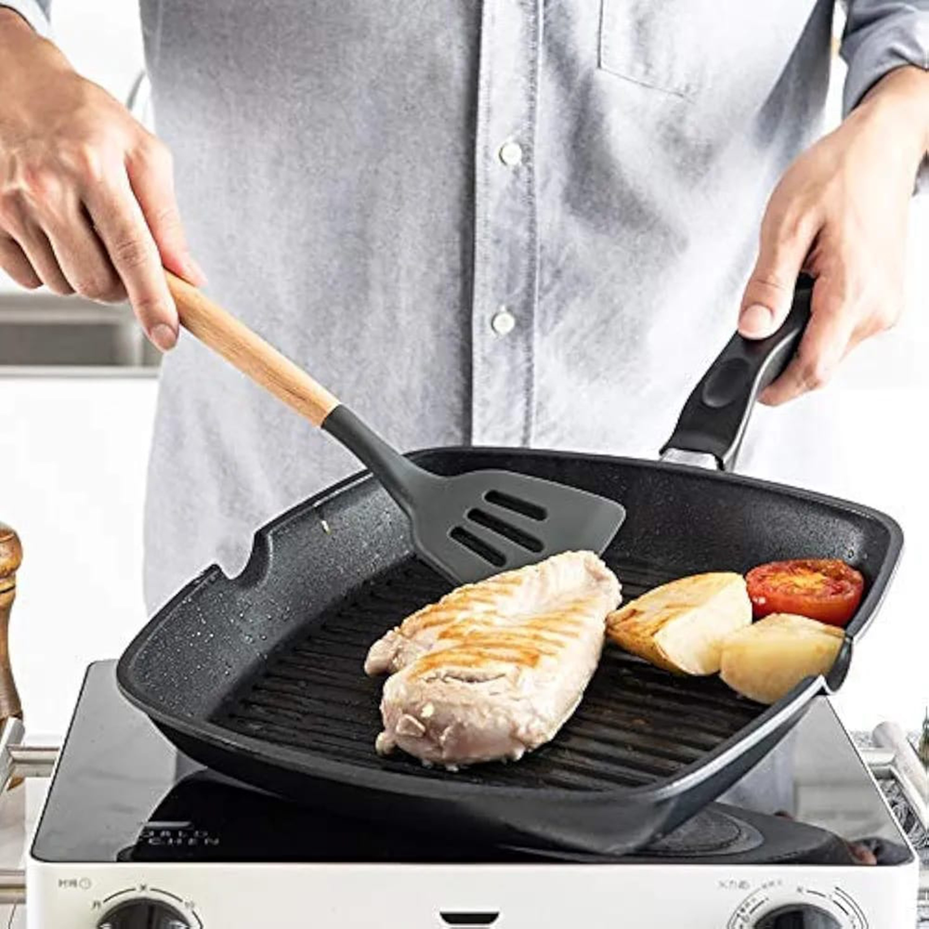 ملعقة تقليب غير لاصقة بمقبض خشبي من صفا-hbxhomeware-hbxkitchen-image-4