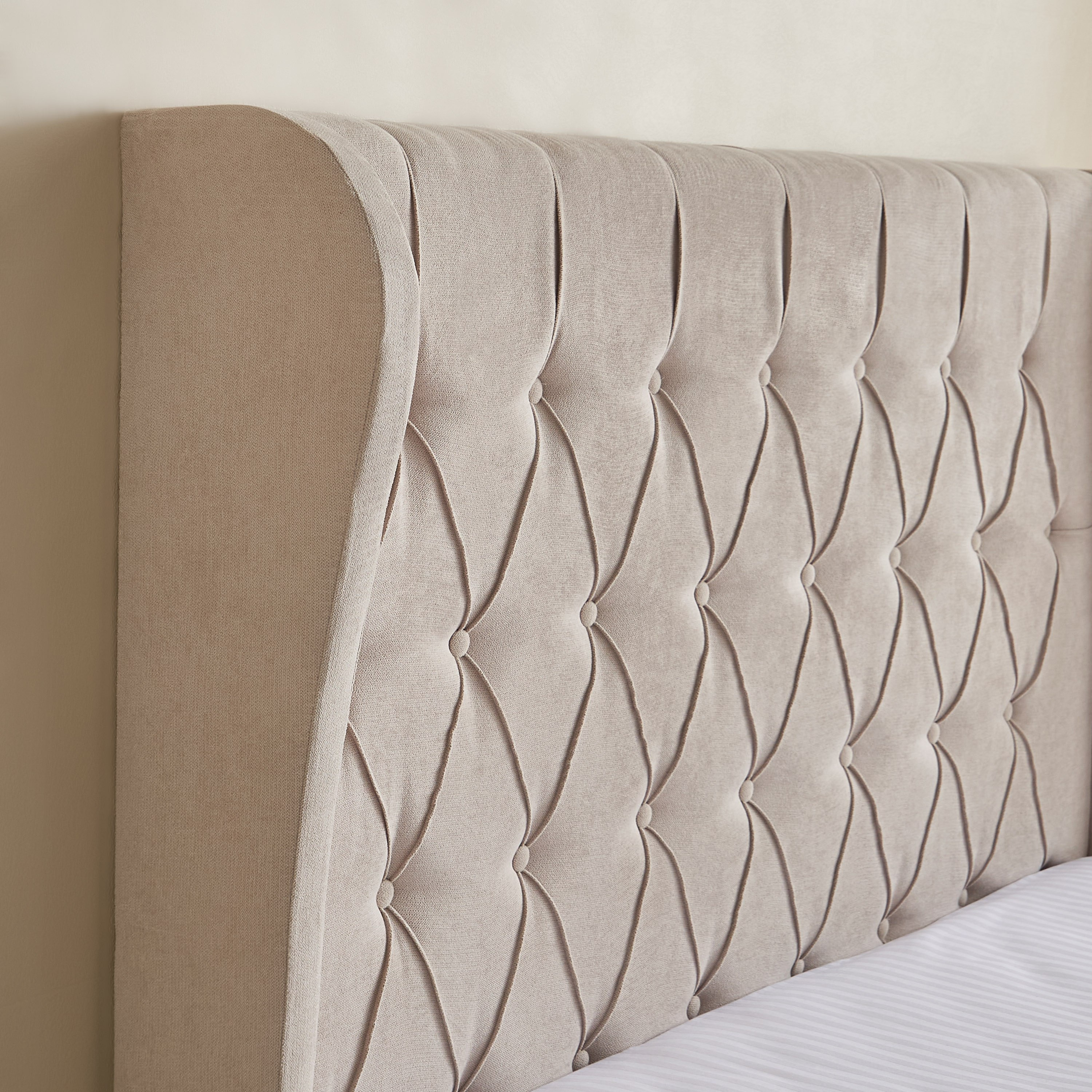 Curvy Chester Queen Upholstered Bed - 140x200 cm-hbxbedroom-bedsandbedsets-beds-queen-image-4