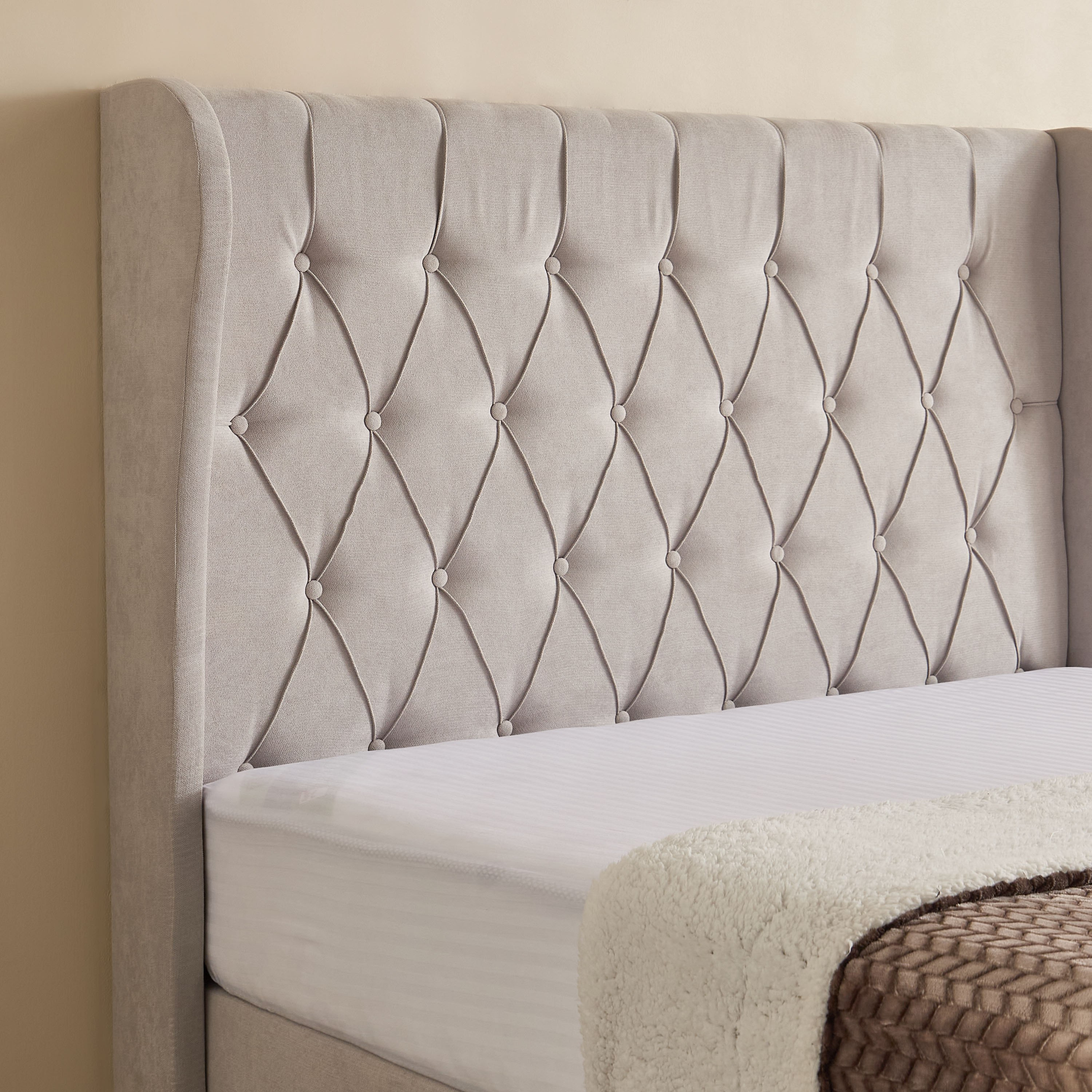 Curvy Chester Queen Upholstered Bed - 140x200 cm-hbxbedroom-bedsandbedsets-beds-queen-image-3