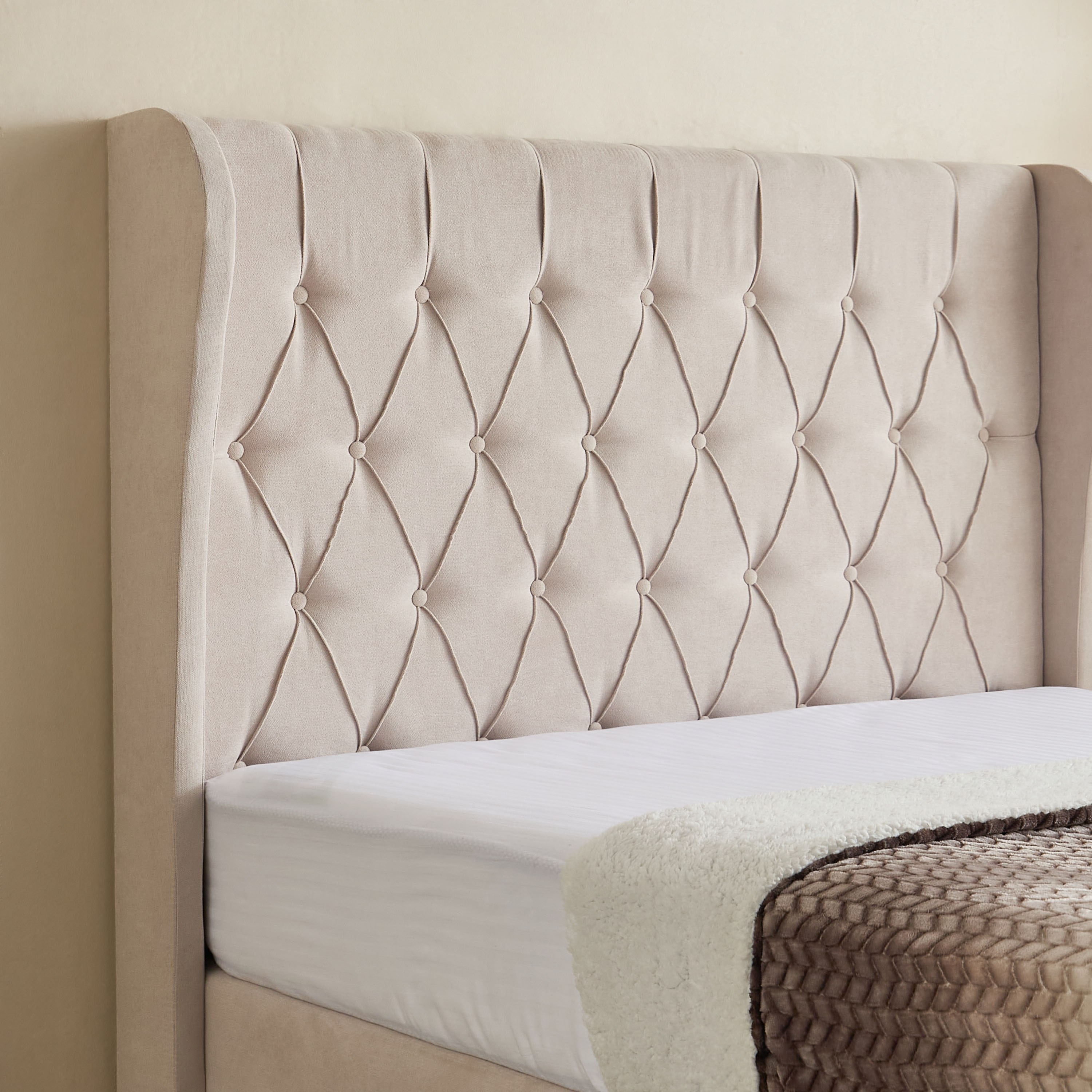Curvy Chester Queen Upholstered Bed - 160x200 cm-hbxbedroom-bedsandbedsets-beds-queen-image-3
