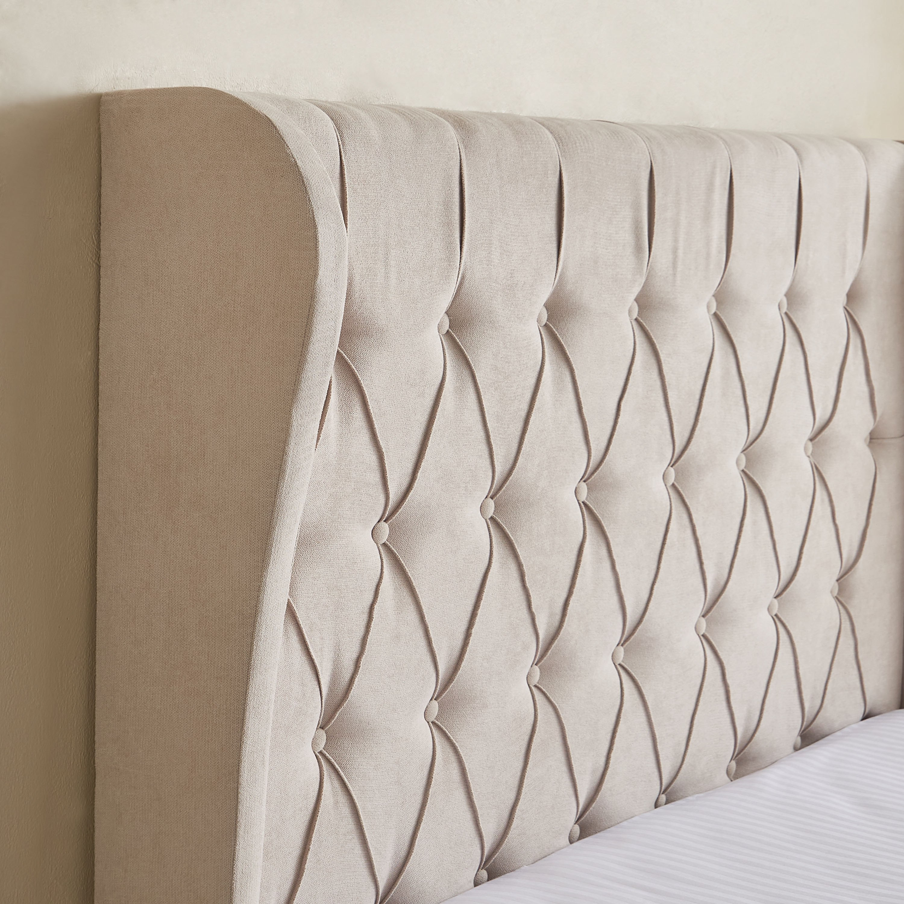Curvy Chester Queen Upholstered Bed - 160x200 cm-hbxbedroom-bedsandbedsets-beds-queen-image-4