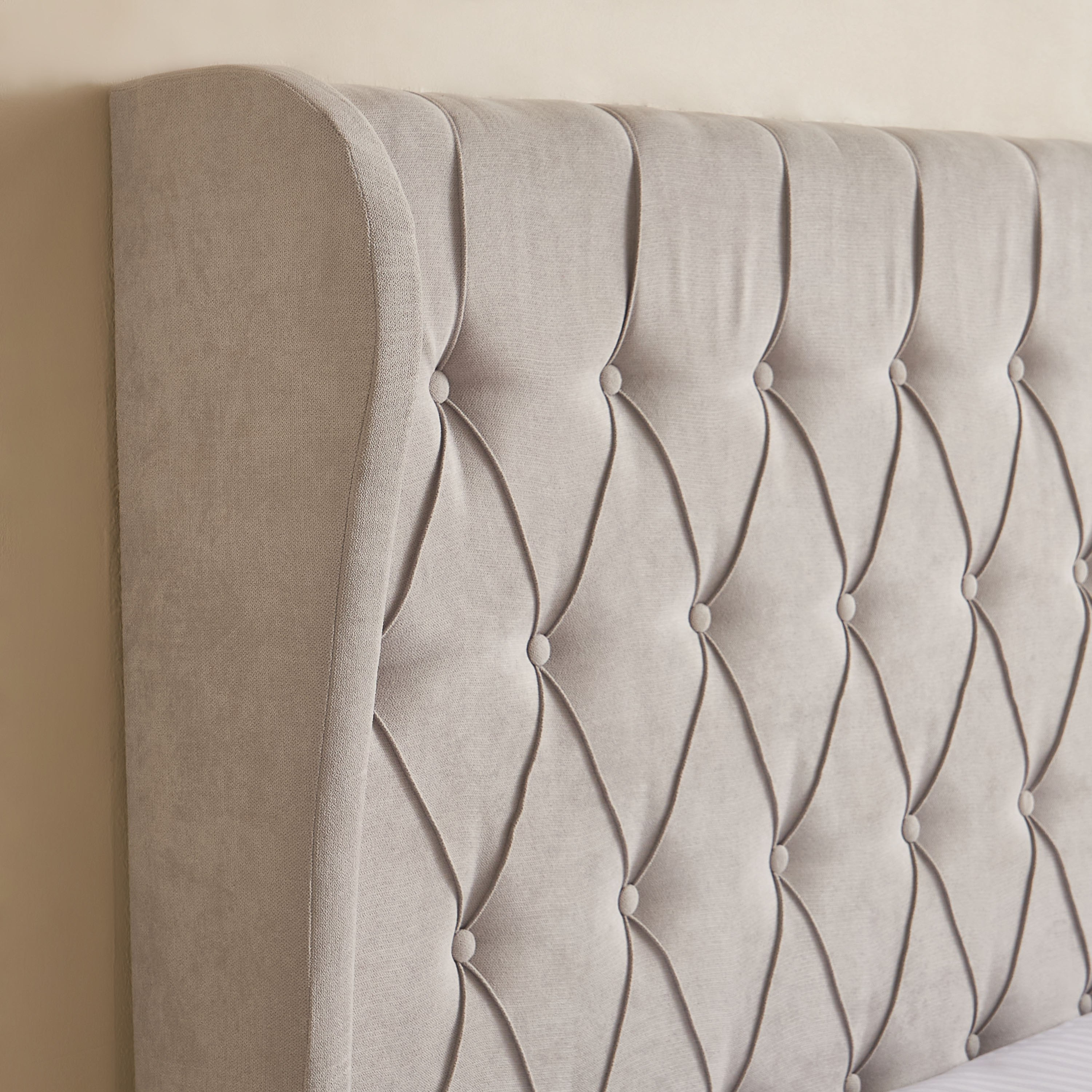 Curvy Chester Queen Upholstered Bed - 160x200 cm-hbxbedroom-bedsandbedsets-beds-queen-image-4